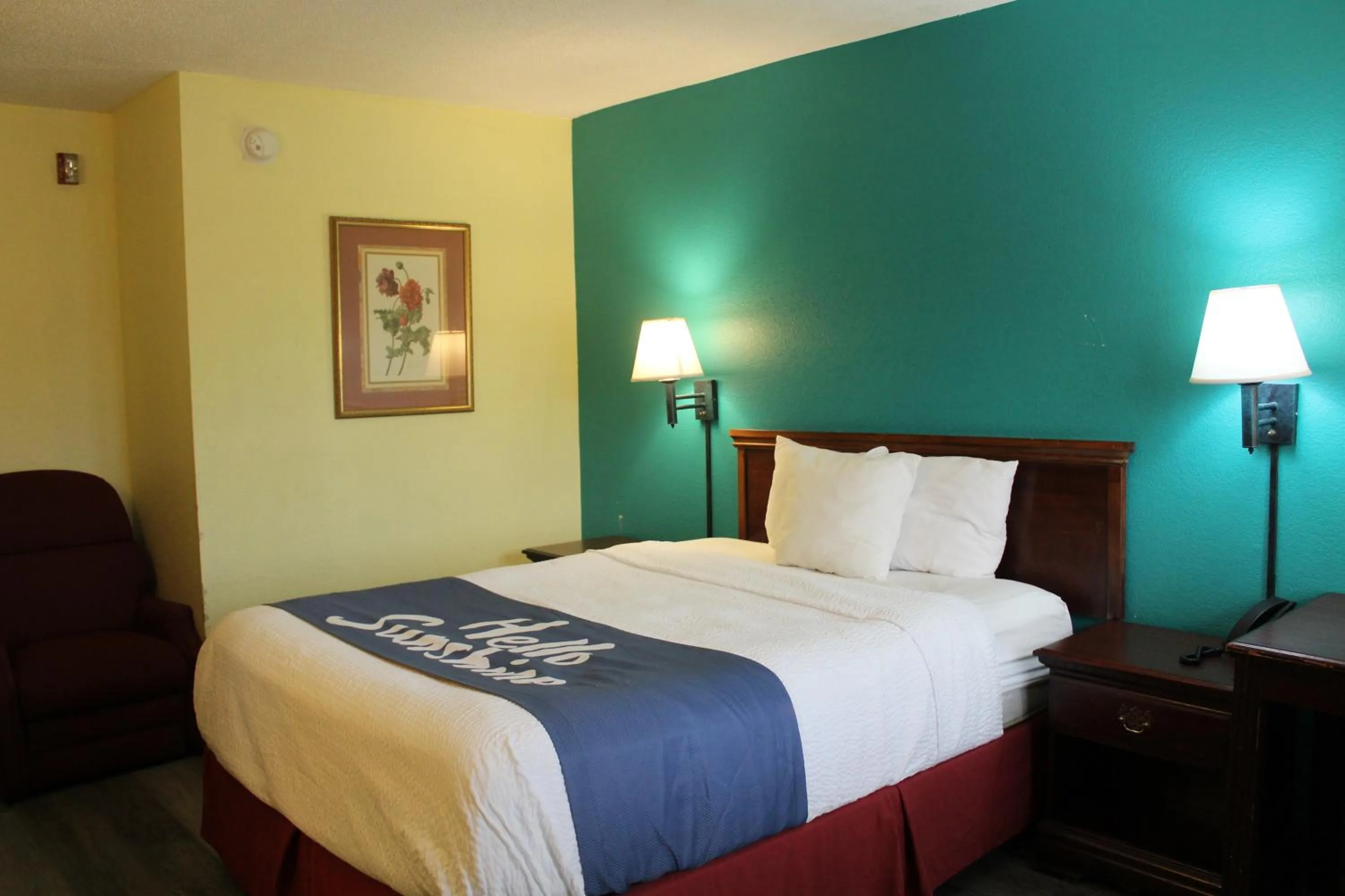 Bed in Days Inn by Wyndham Marianna