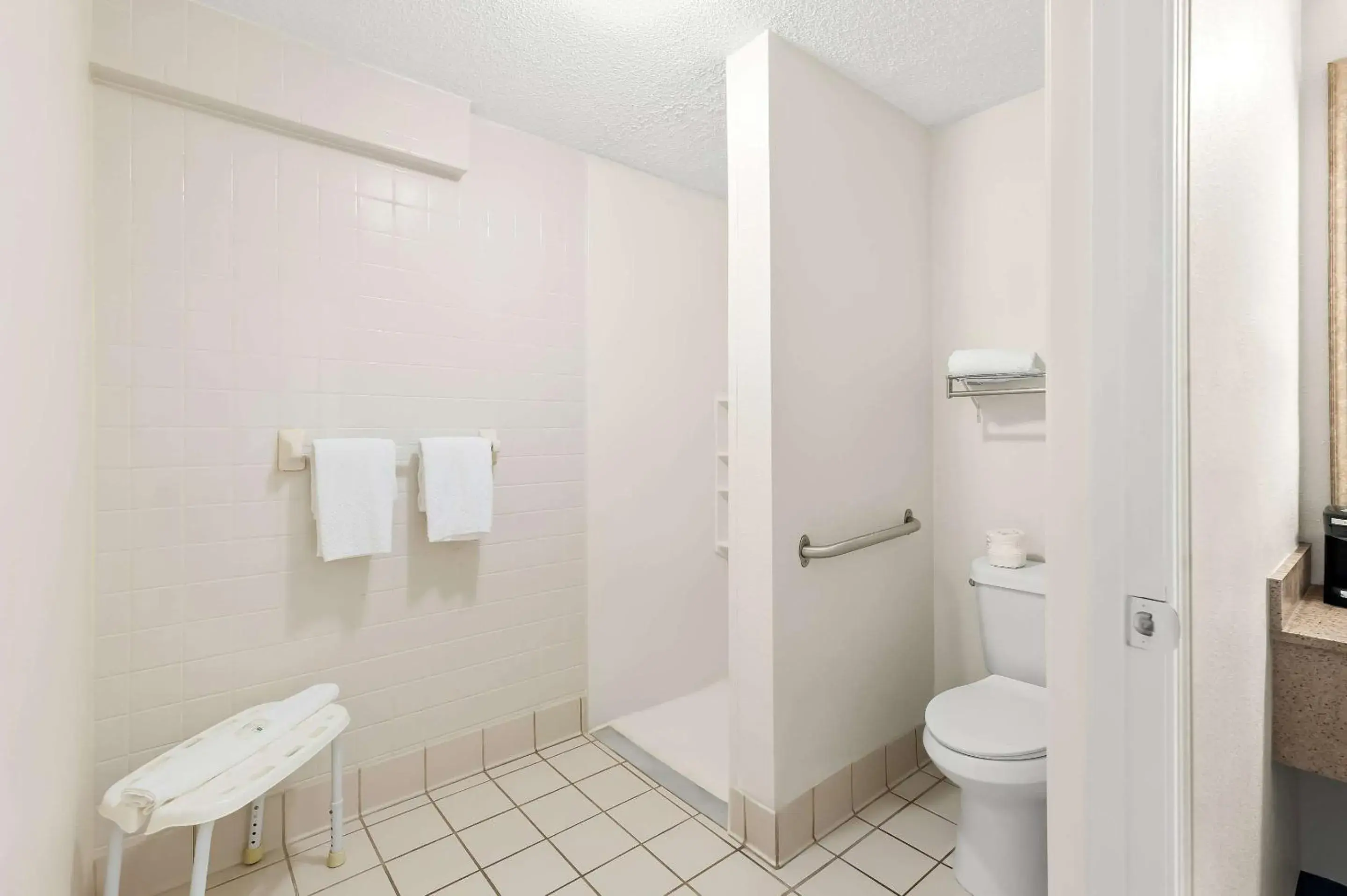 Bedroom in Quality Inn Middleburg Heights near Cleveland Airport Bedroom in Quality Inn Middleburg Heights near Cleveland Airport