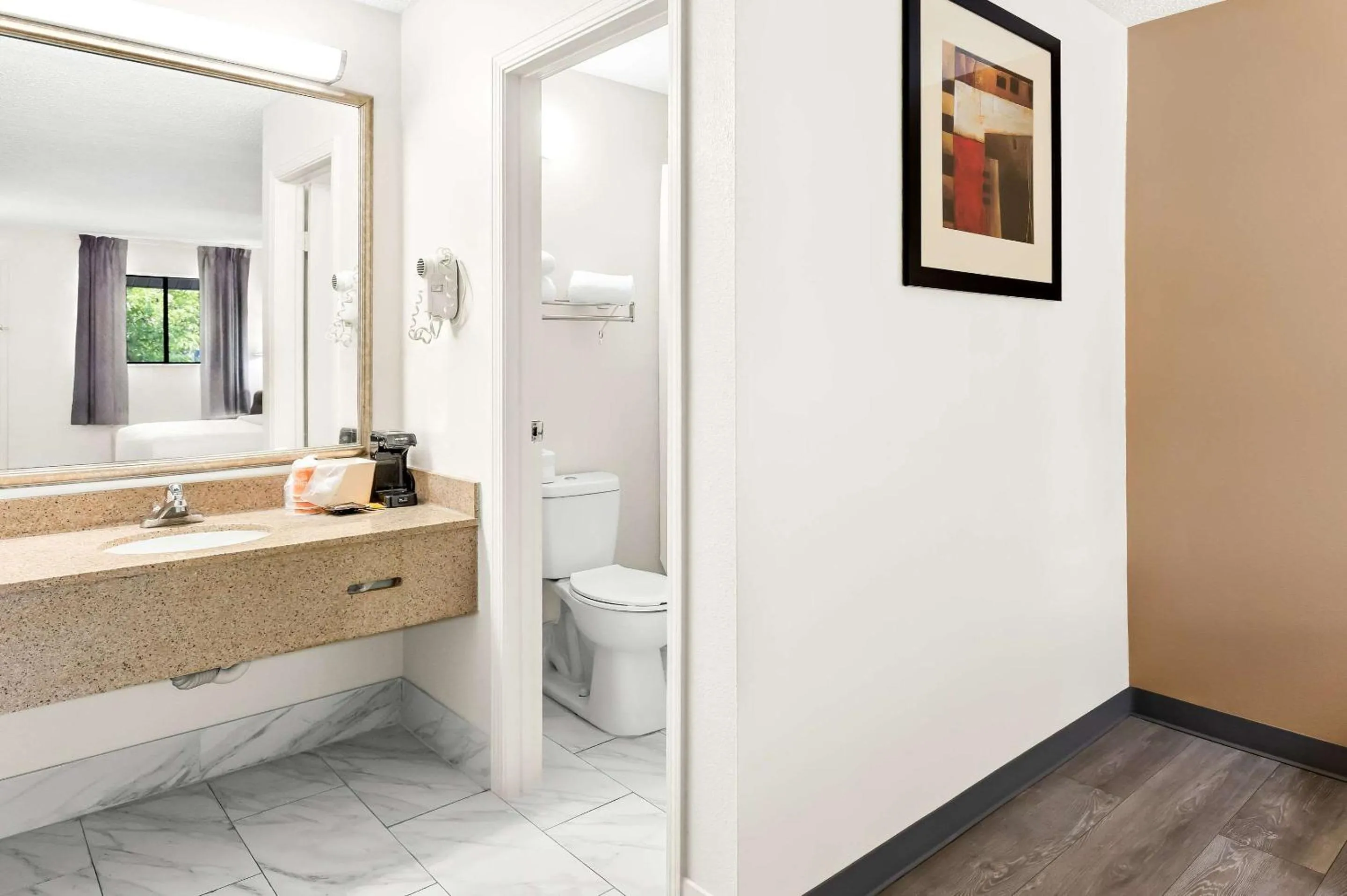 Bedroom in Quality Inn Middleburg Heights near Cleveland Airport