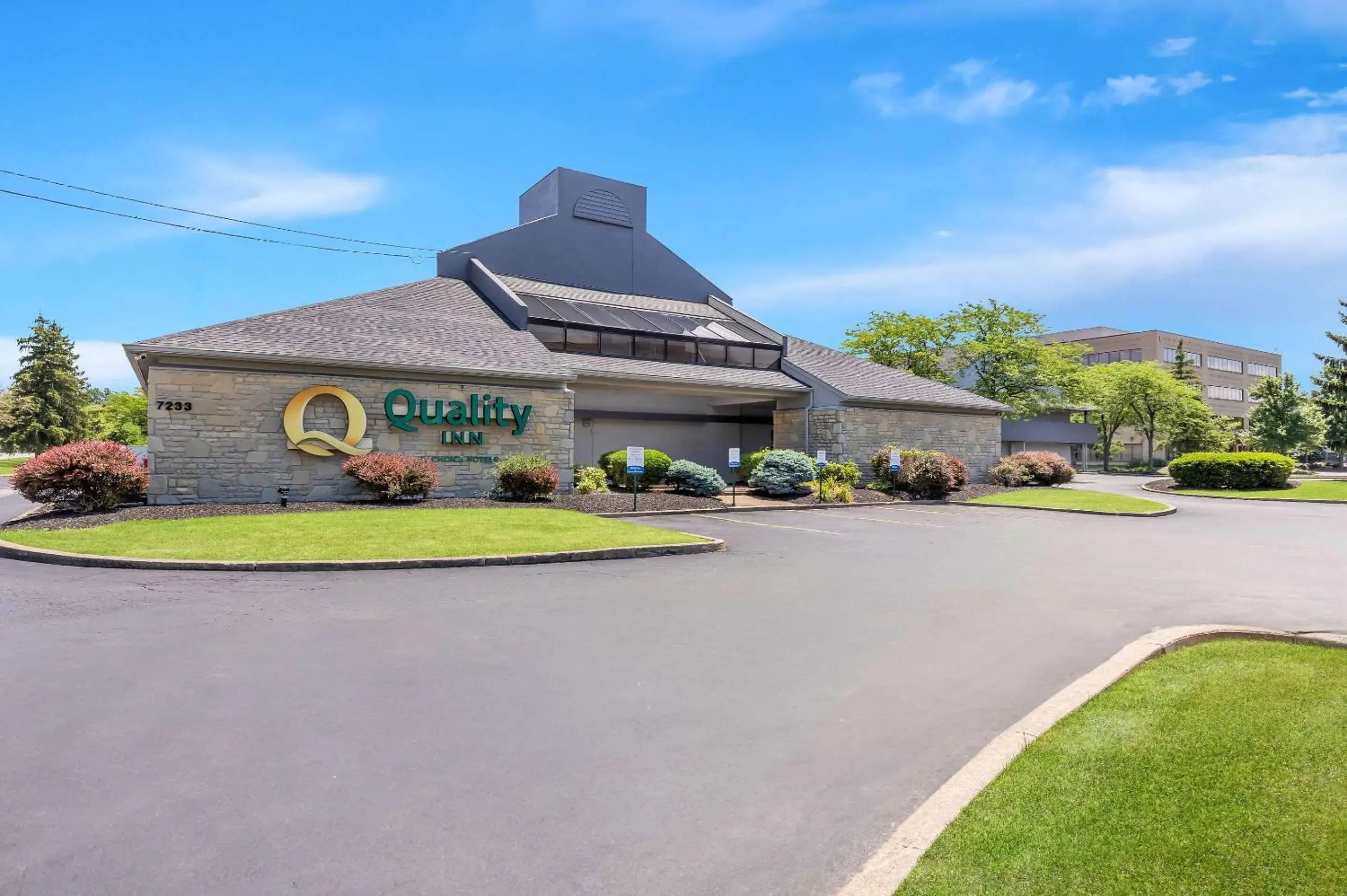 Property building in Quality Inn Middleburg Heights near Cleveland Airport Property building in Quality Inn Middleburg Heights near Cleveland Airport