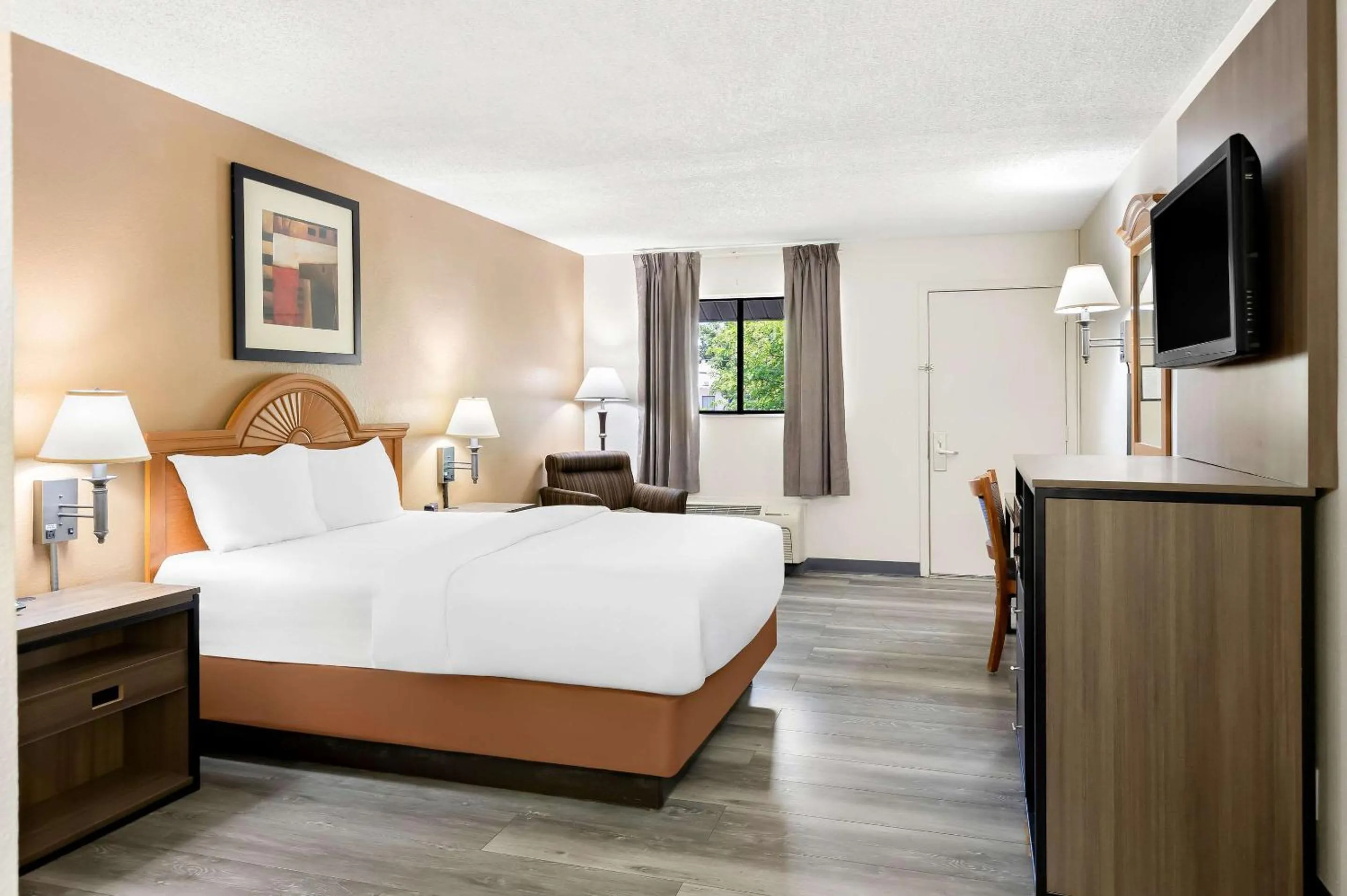 Bedroom, Bed in Quality Inn Middleburg Heights near Cleveland Airport