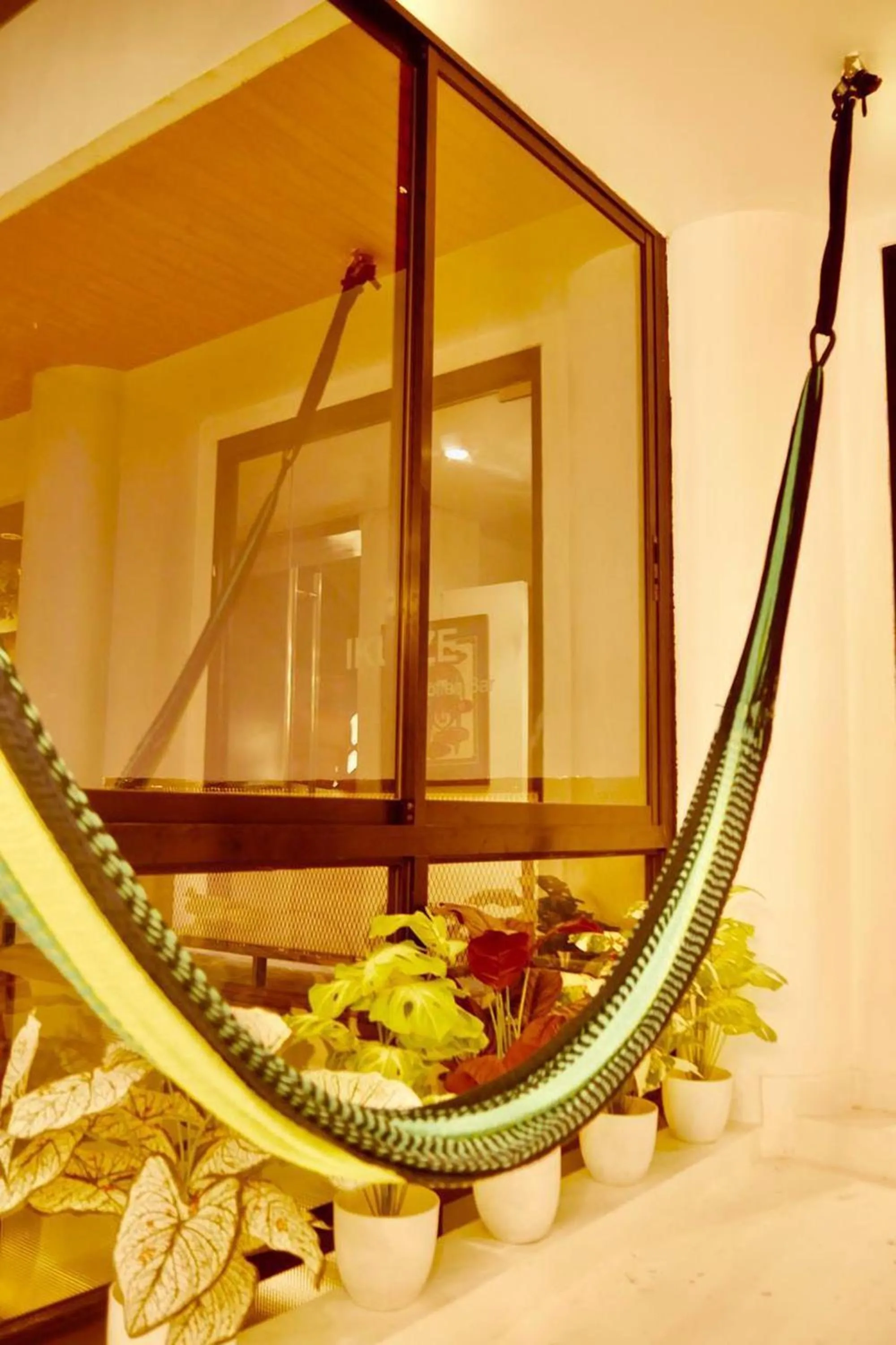 Lounge or bar in Blu Cabin Ari Stylish Gay Poshtel