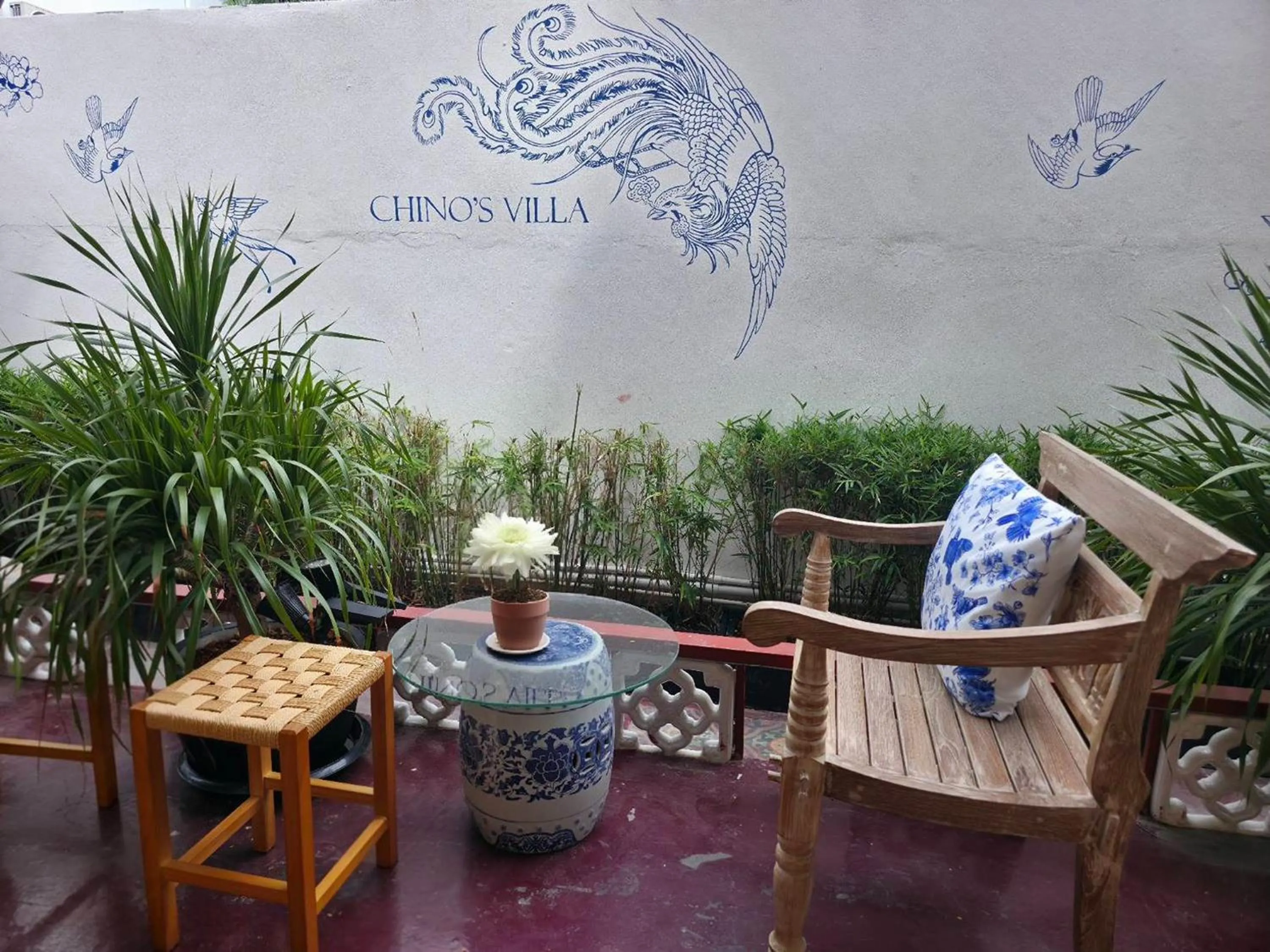 Seating area in Blu Cabin Ari Stylish Gay Poshtel