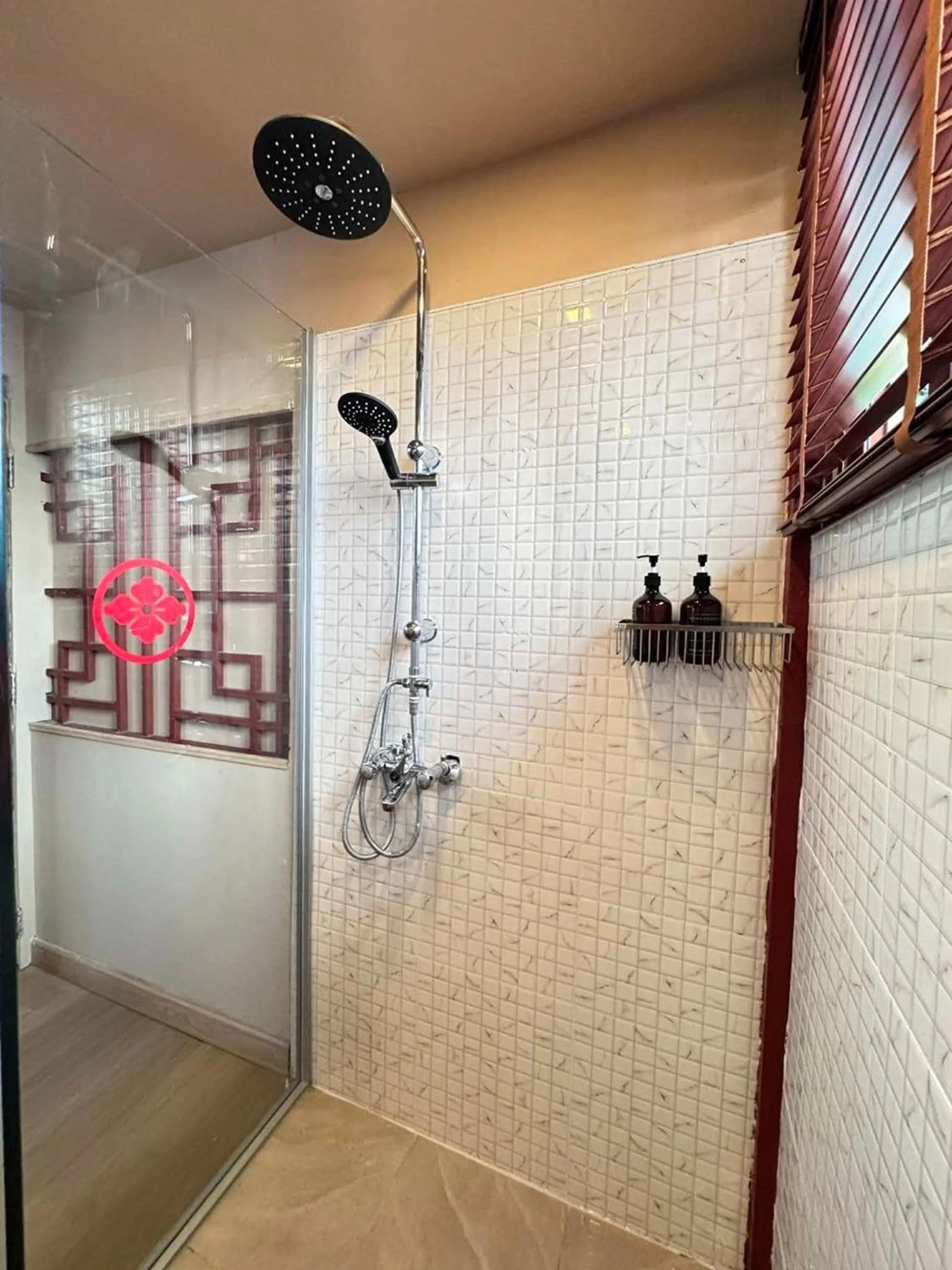 Bathroom in Blu Cabin Ari Stylish Gay Poshtel