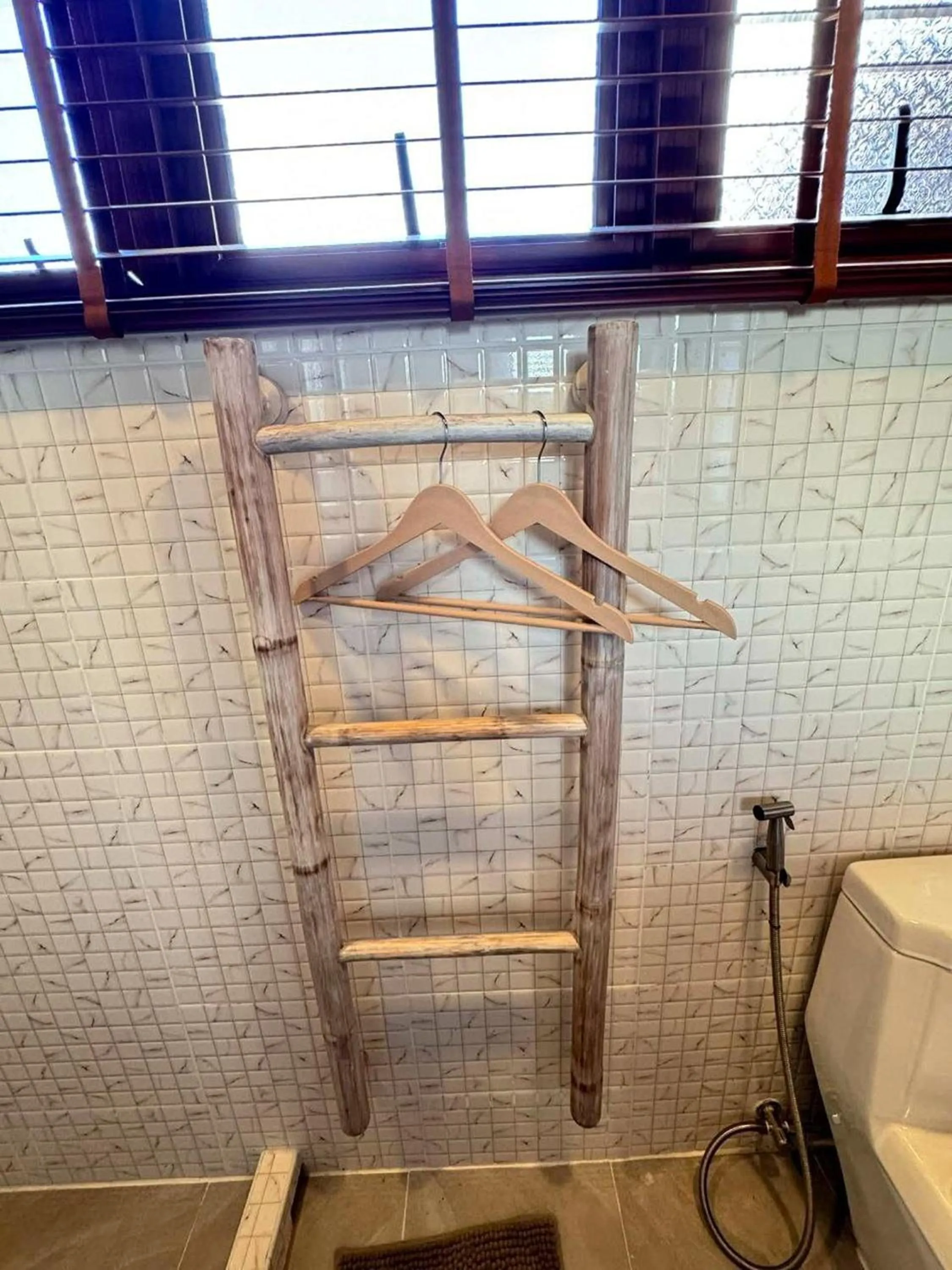 Bathroom in Blu Cabin Ari Stylish Gay Poshtel