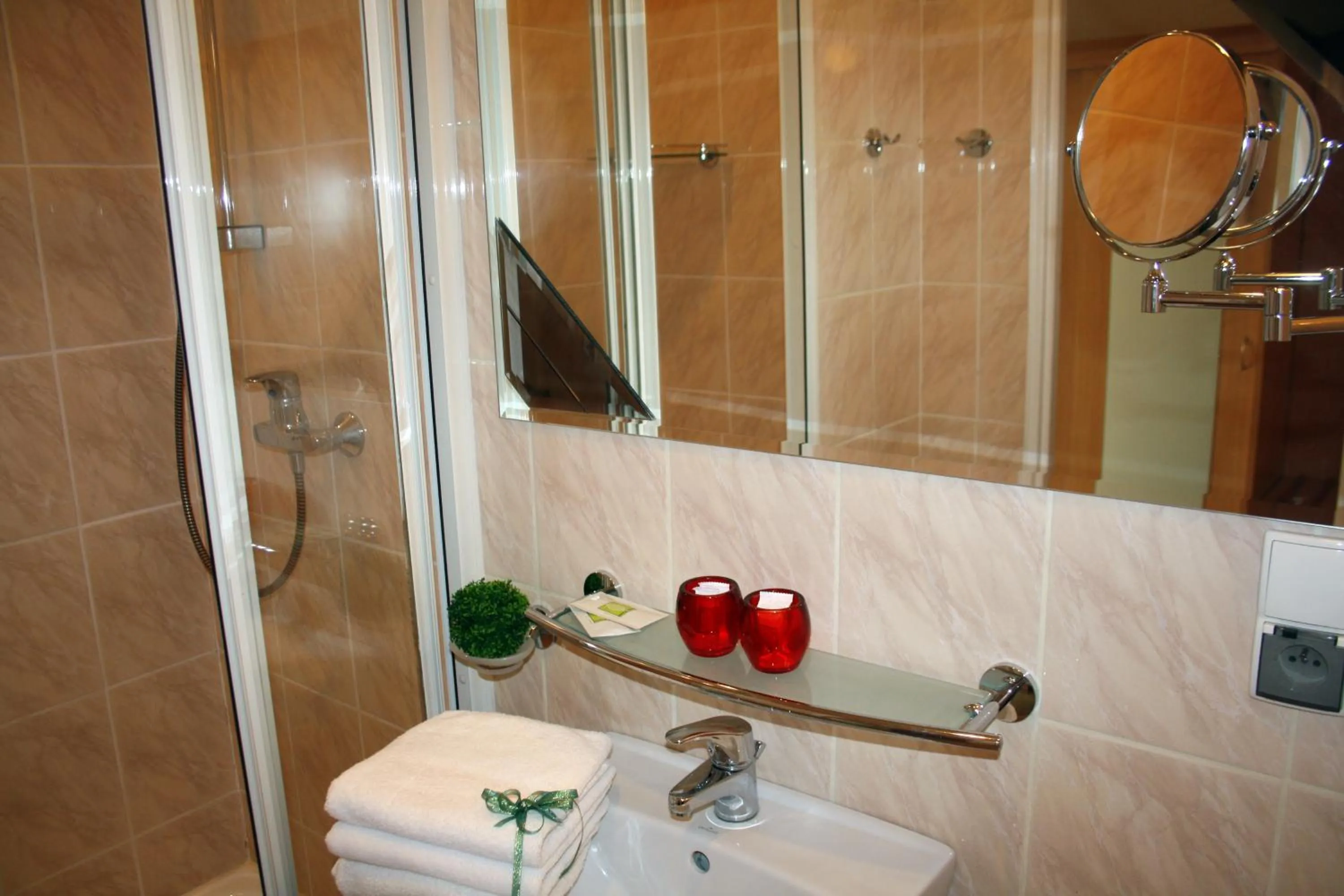 Bathroom in Hotel Logos