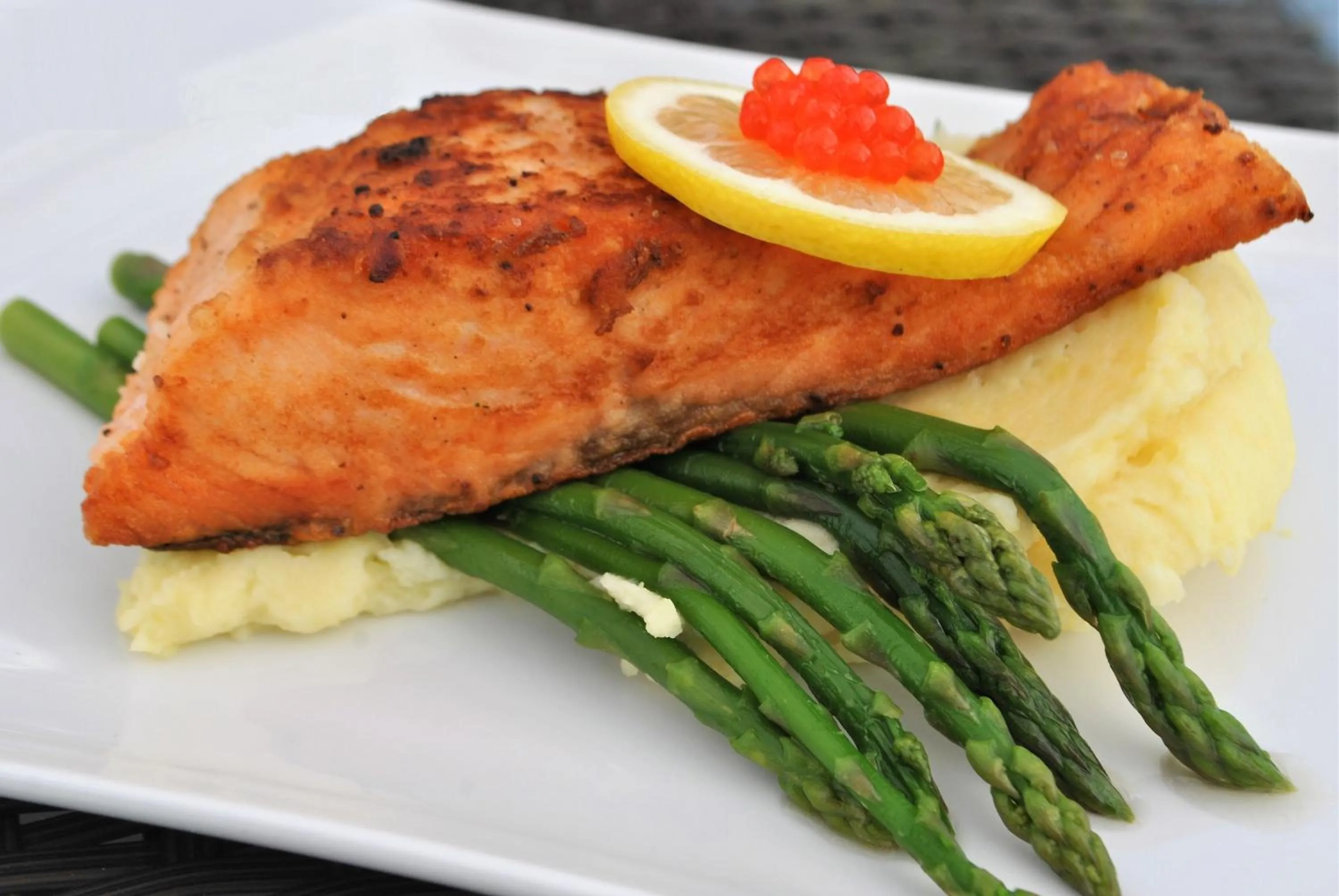 Lunch in Hotel Logos