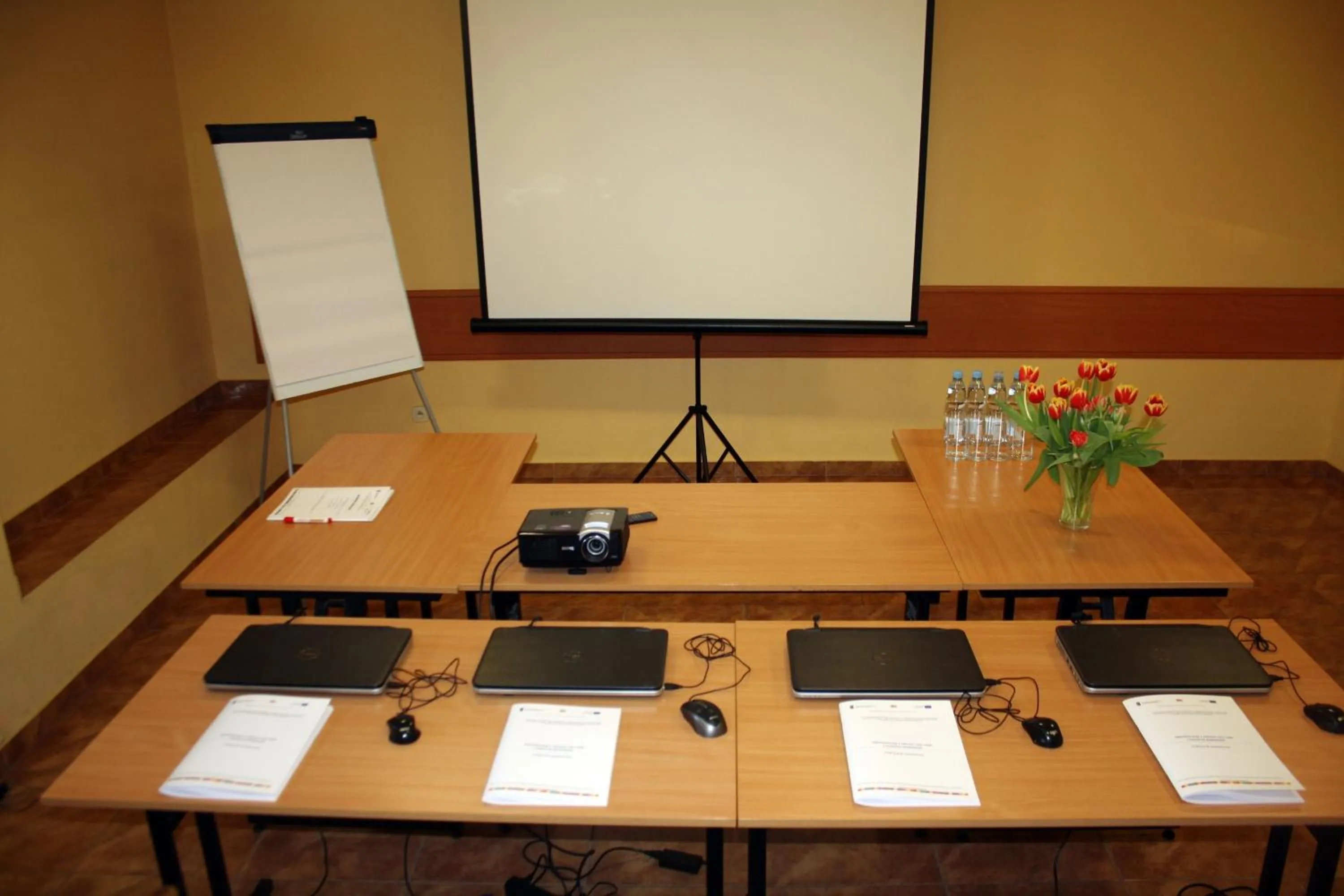 Business facilities in Hotel Logos