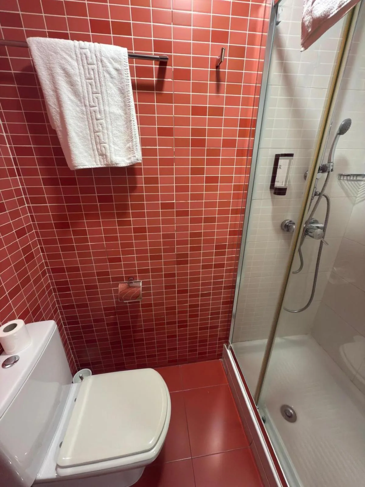 Bathroom in Hostal Falfes