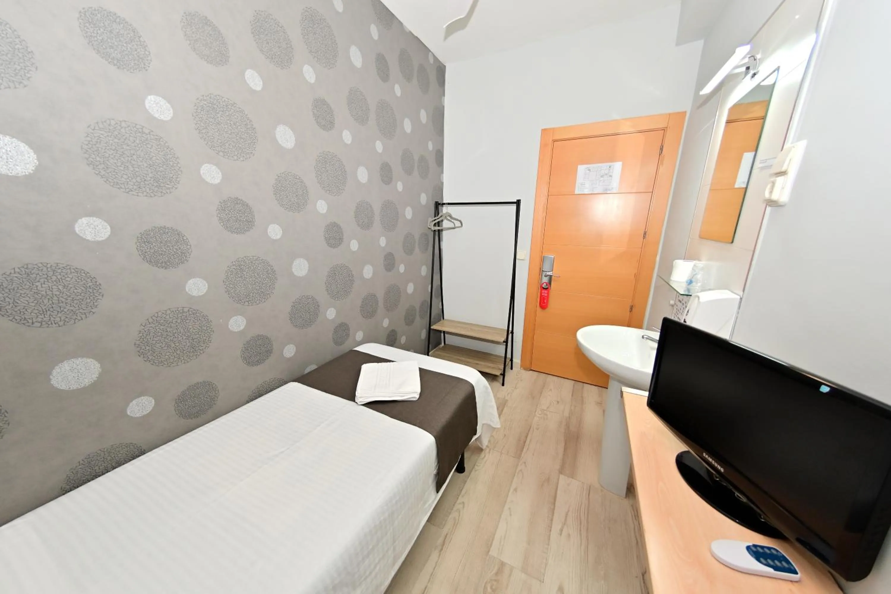 Photo of the whole room in Hostal Falfes