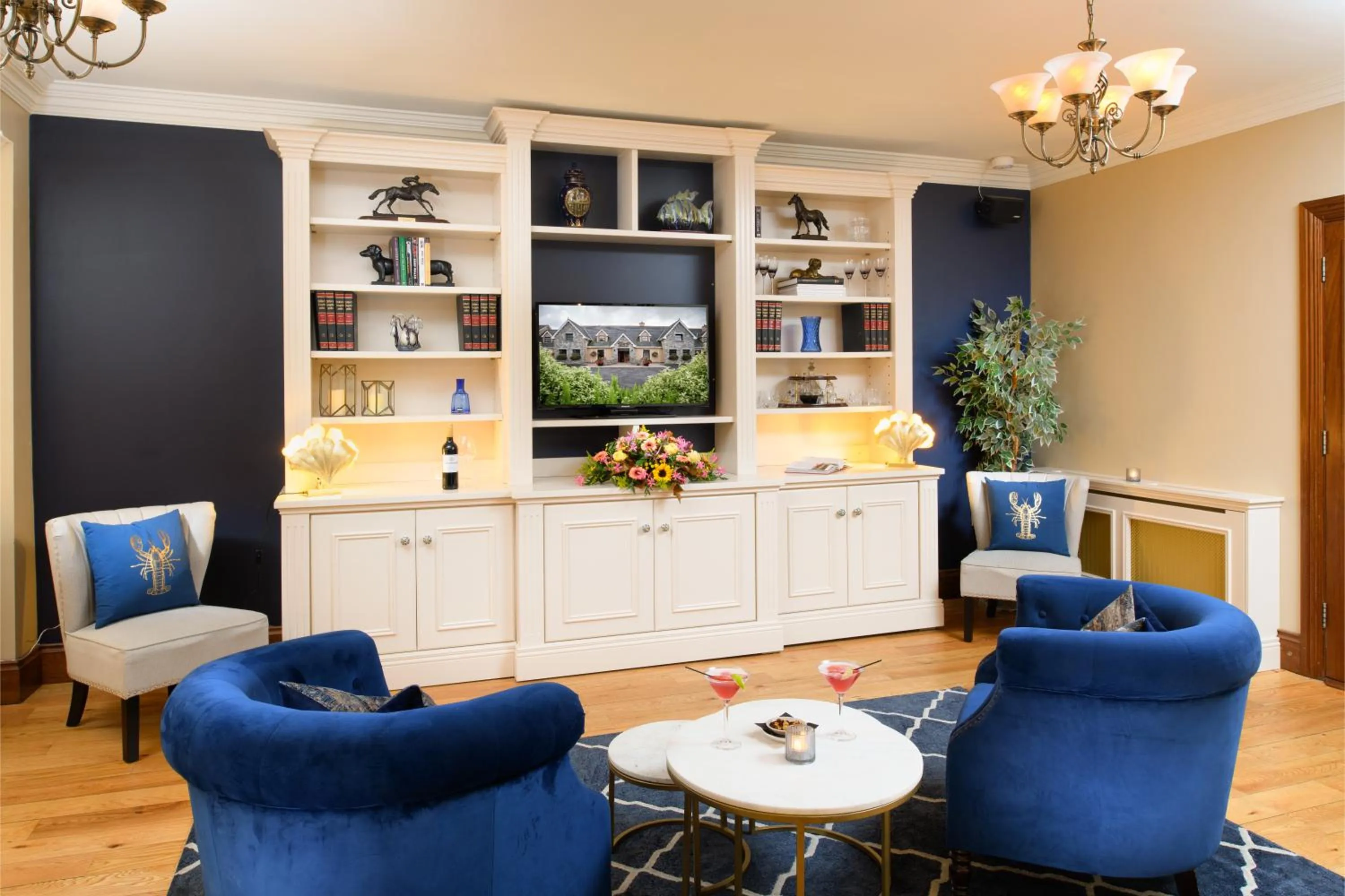 Communal lounge/ TV room in Bunratty Manor Hotel