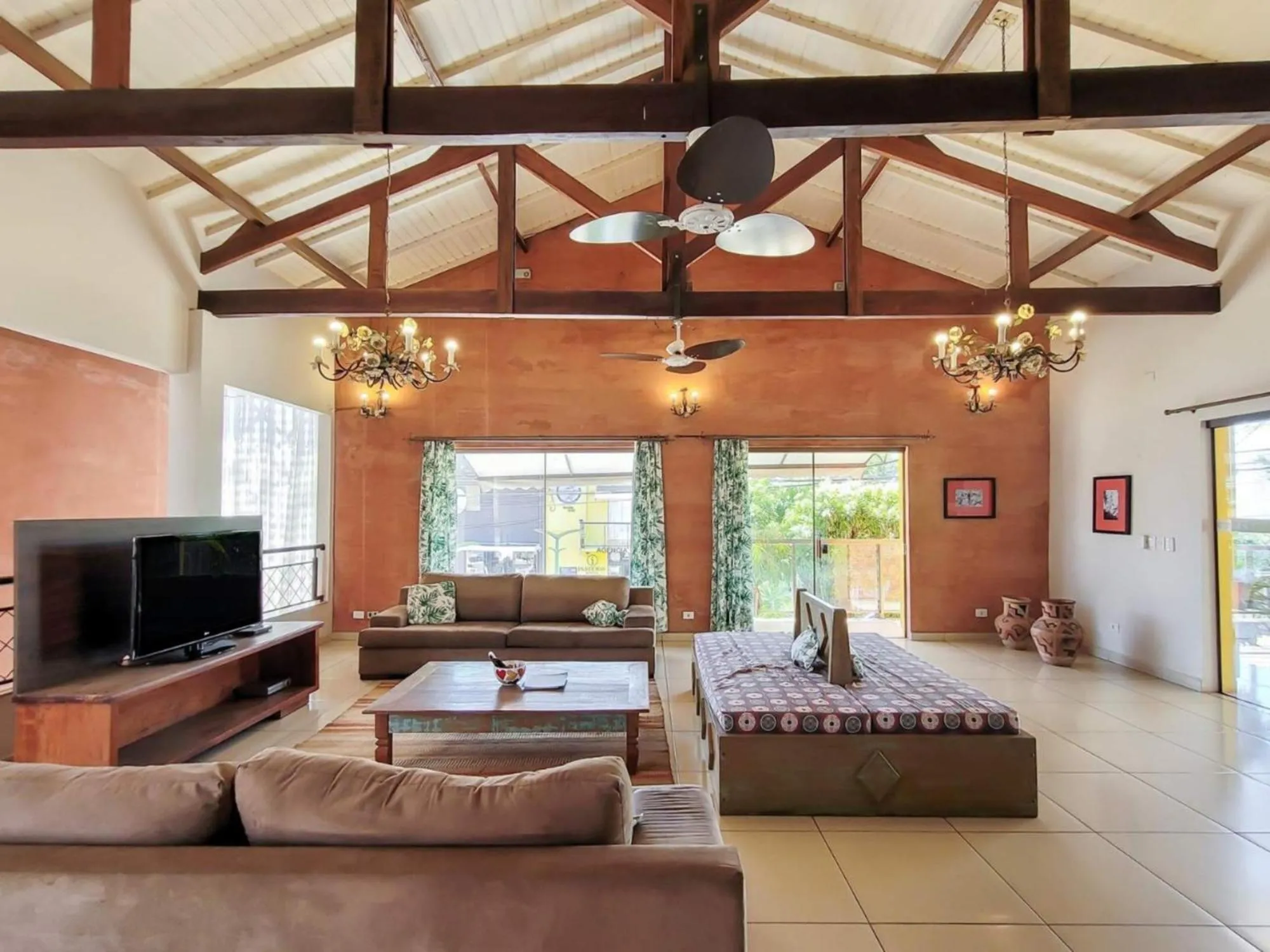 Communal lounge/ TV room in Hotel Paraíso das Águas Bonito