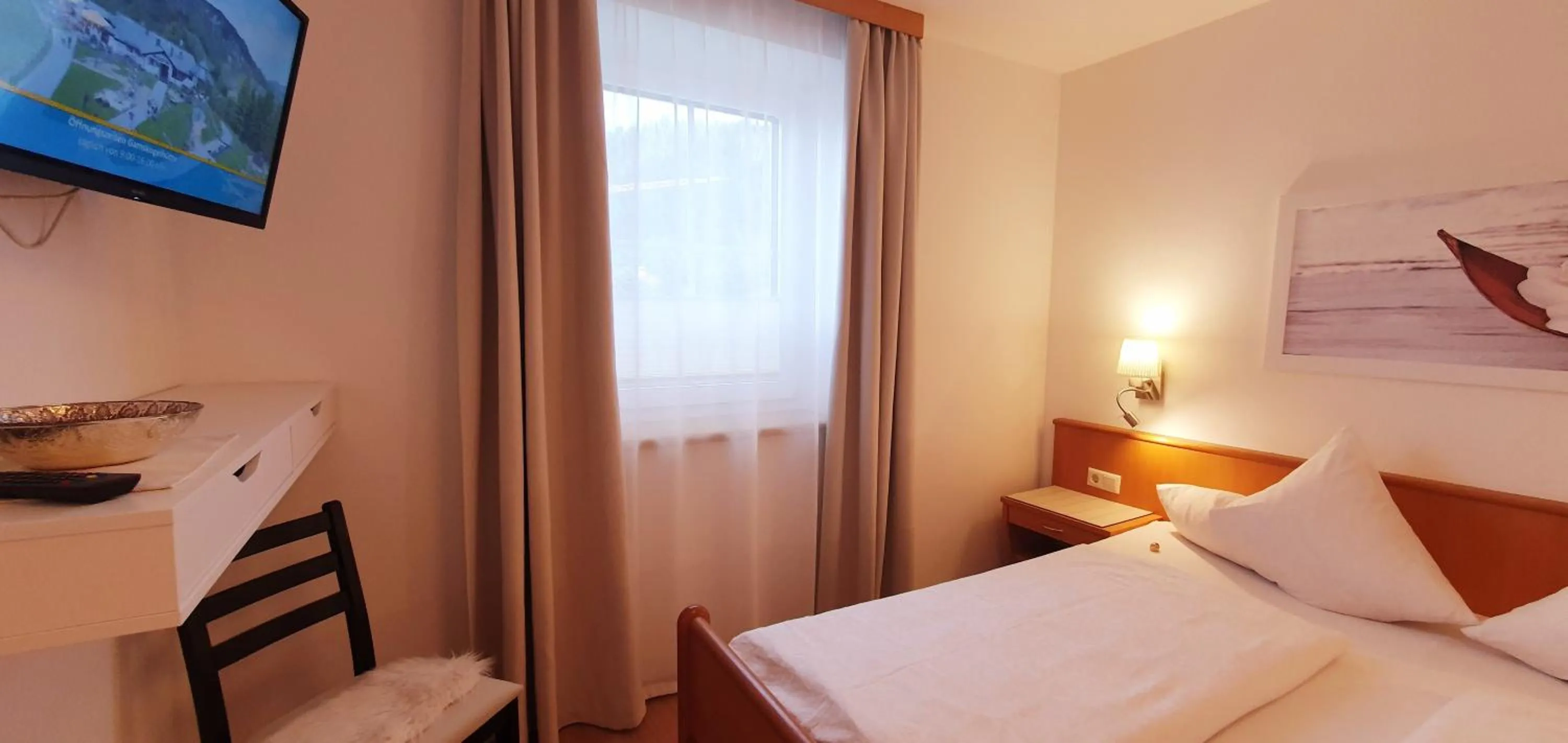 Bedroom, Bed in Apartment Maier
