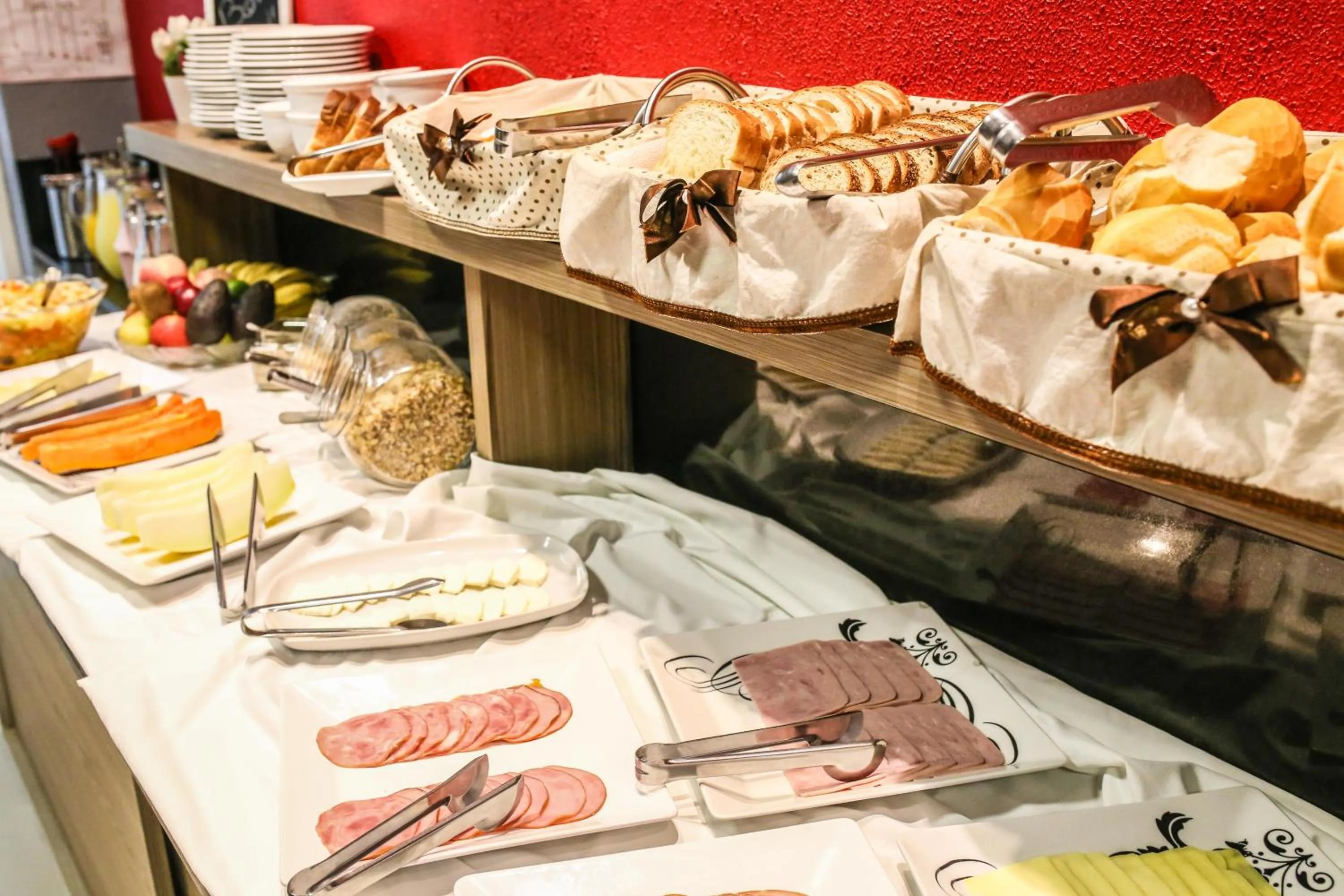 Breakfast in Tri Hotel Smart Criciuma