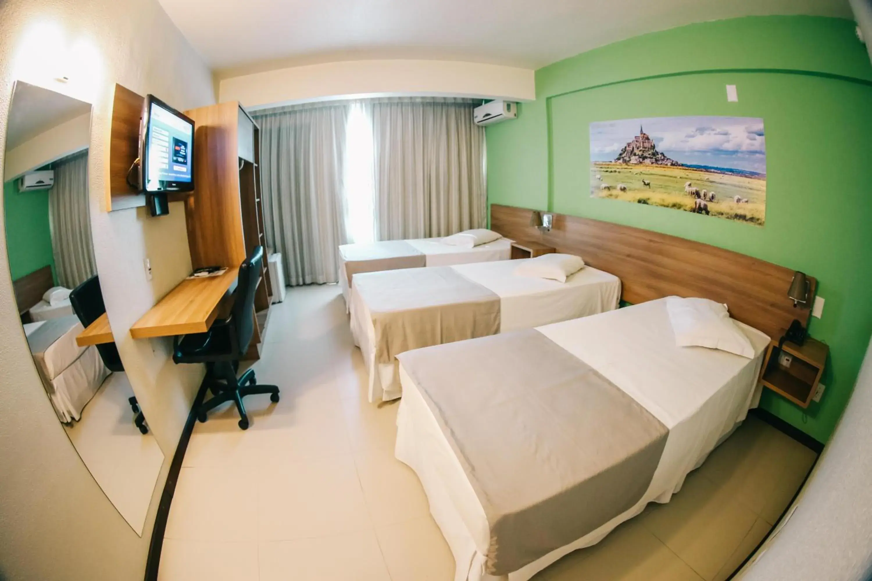 Luxury Triple Room in Tri Hotel Smart Criciuma Luxury Triple Room in Tri Hotel Smart Criciuma