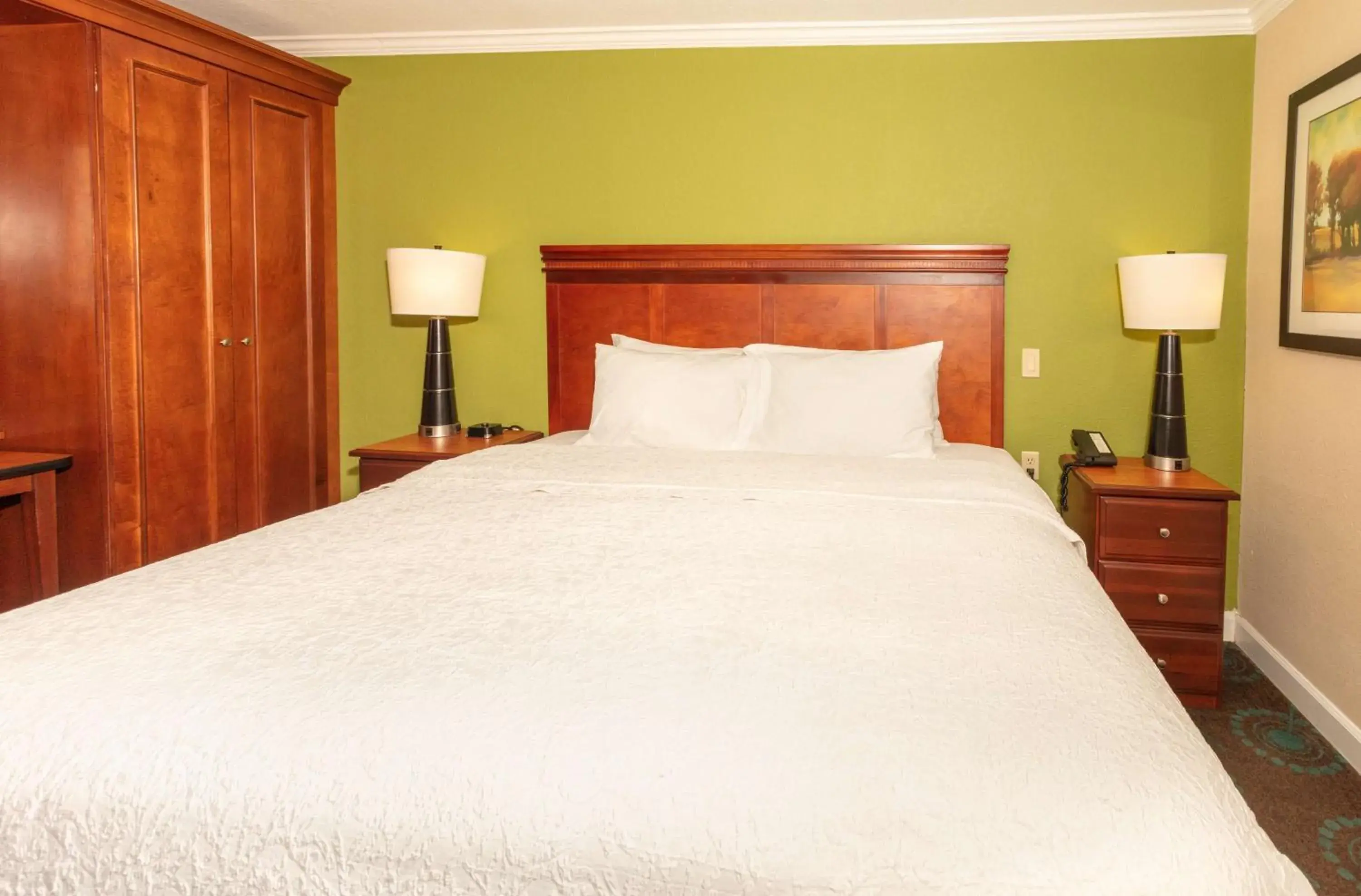 Bed in Hampton Inn Daytona Speedway-Airport Bed in Hampton Inn Daytona Speedway-Airport