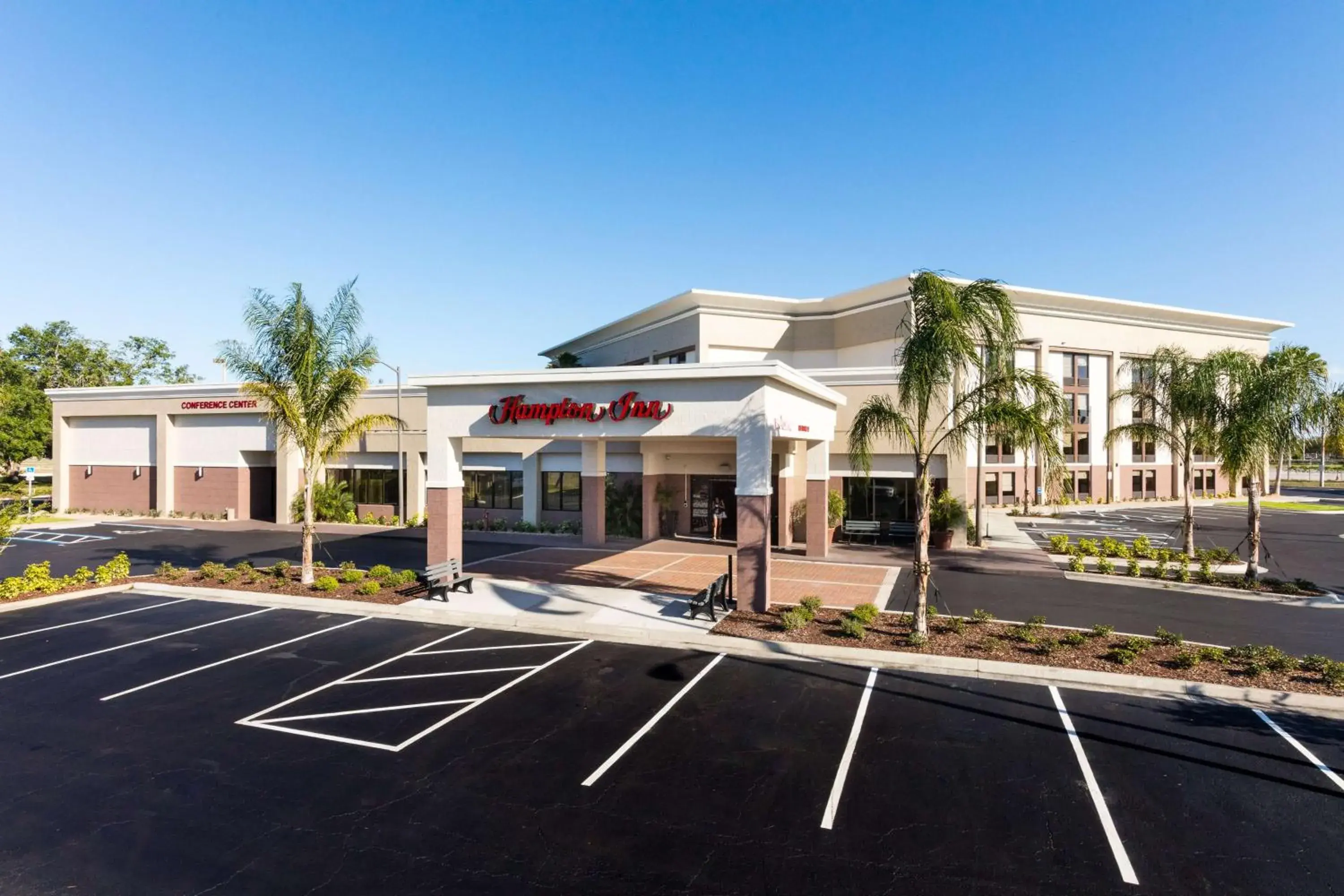 Property building in Hampton Inn Daytona Speedway-Airport Property building in Hampton Inn Daytona Speedway-Airport