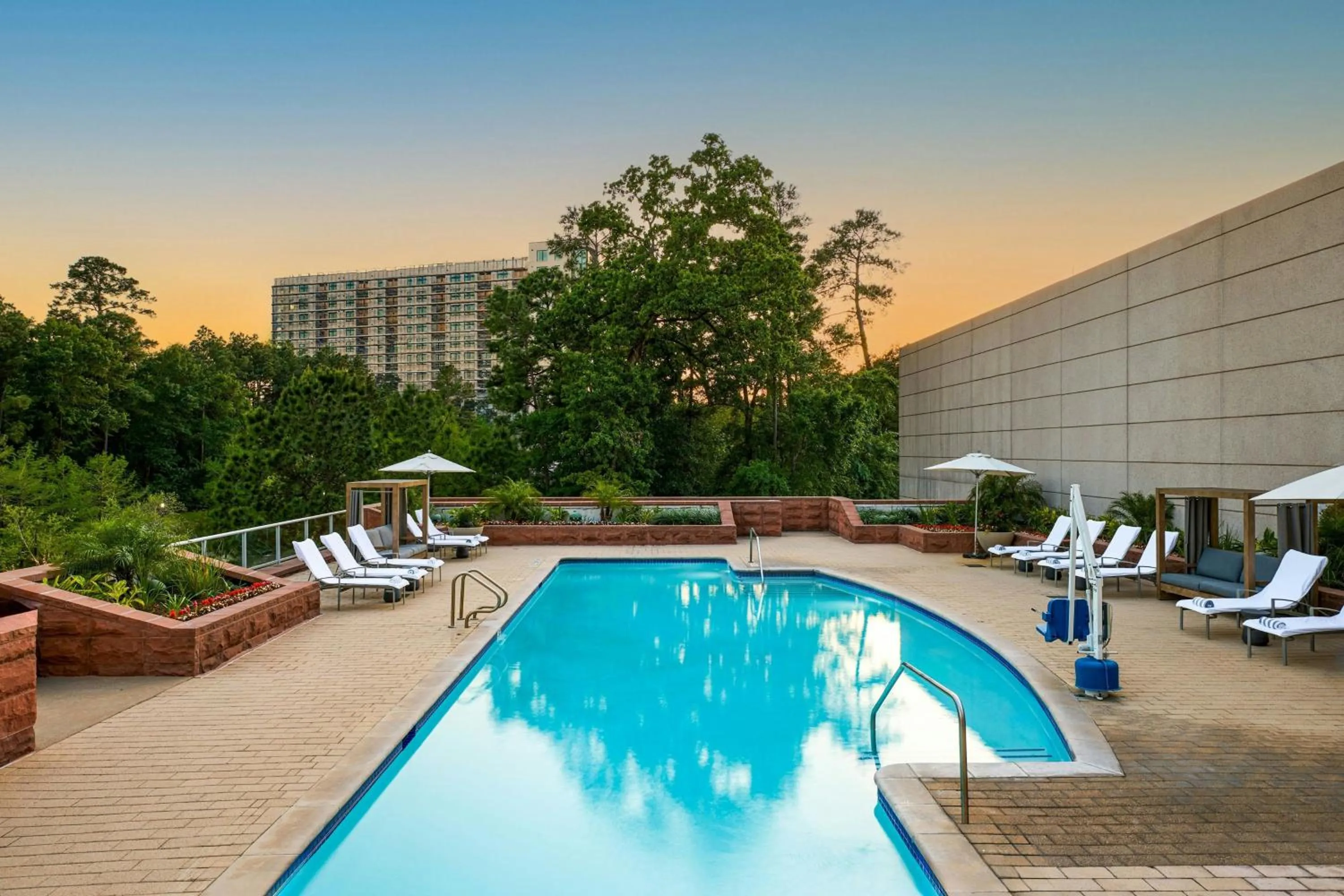 Swimming pool in The Woodlands Waterway Marriott Hotel and Convention Center