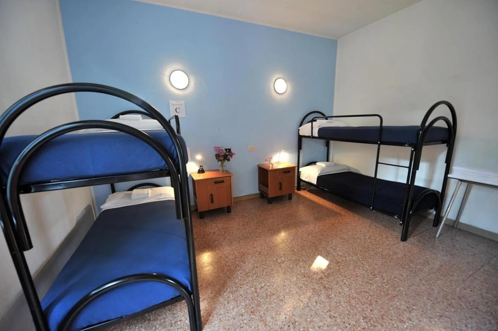 Photo of the whole room, Bed in OstellOlinda