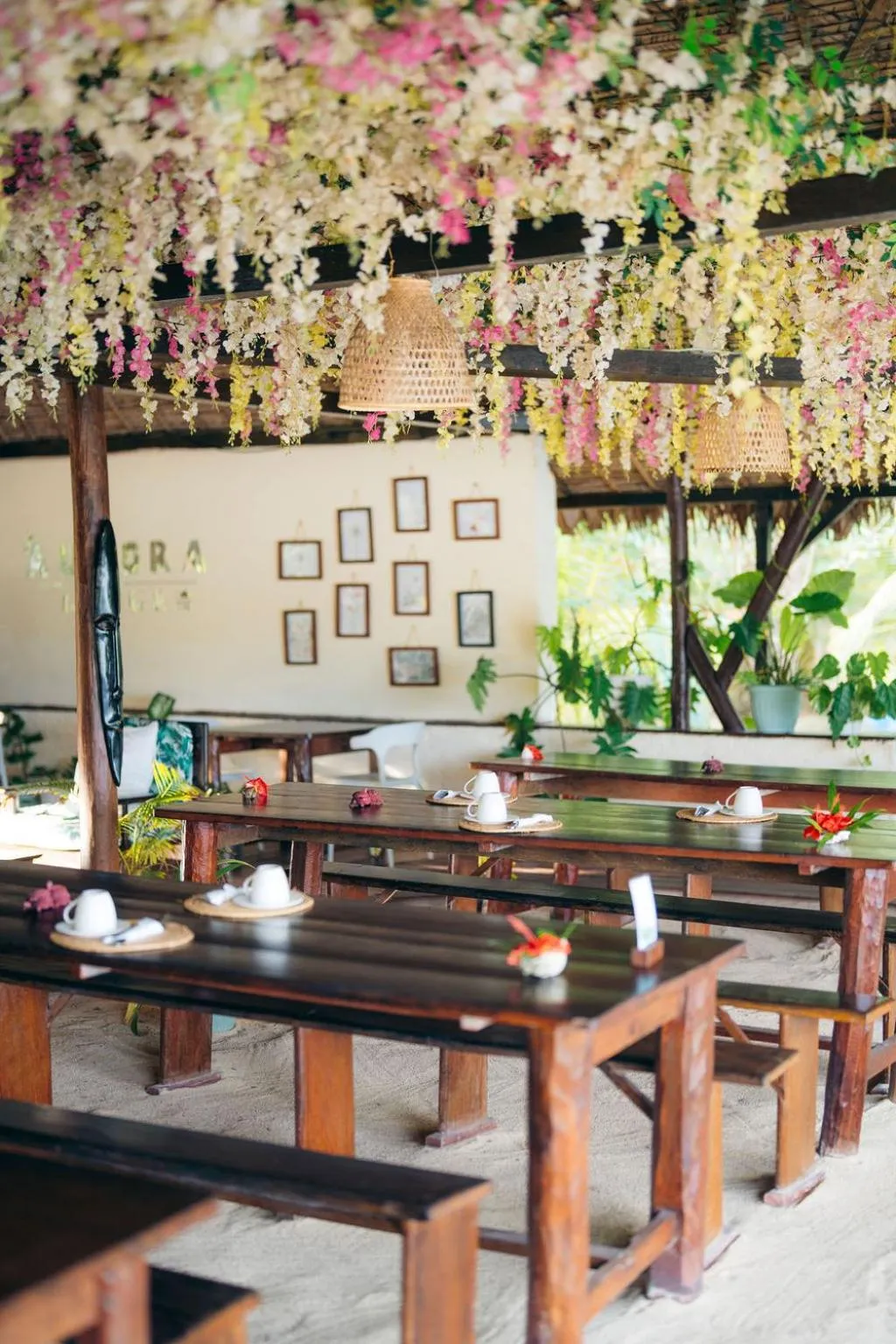 Restaurant/places to eat in Aurora Lodge