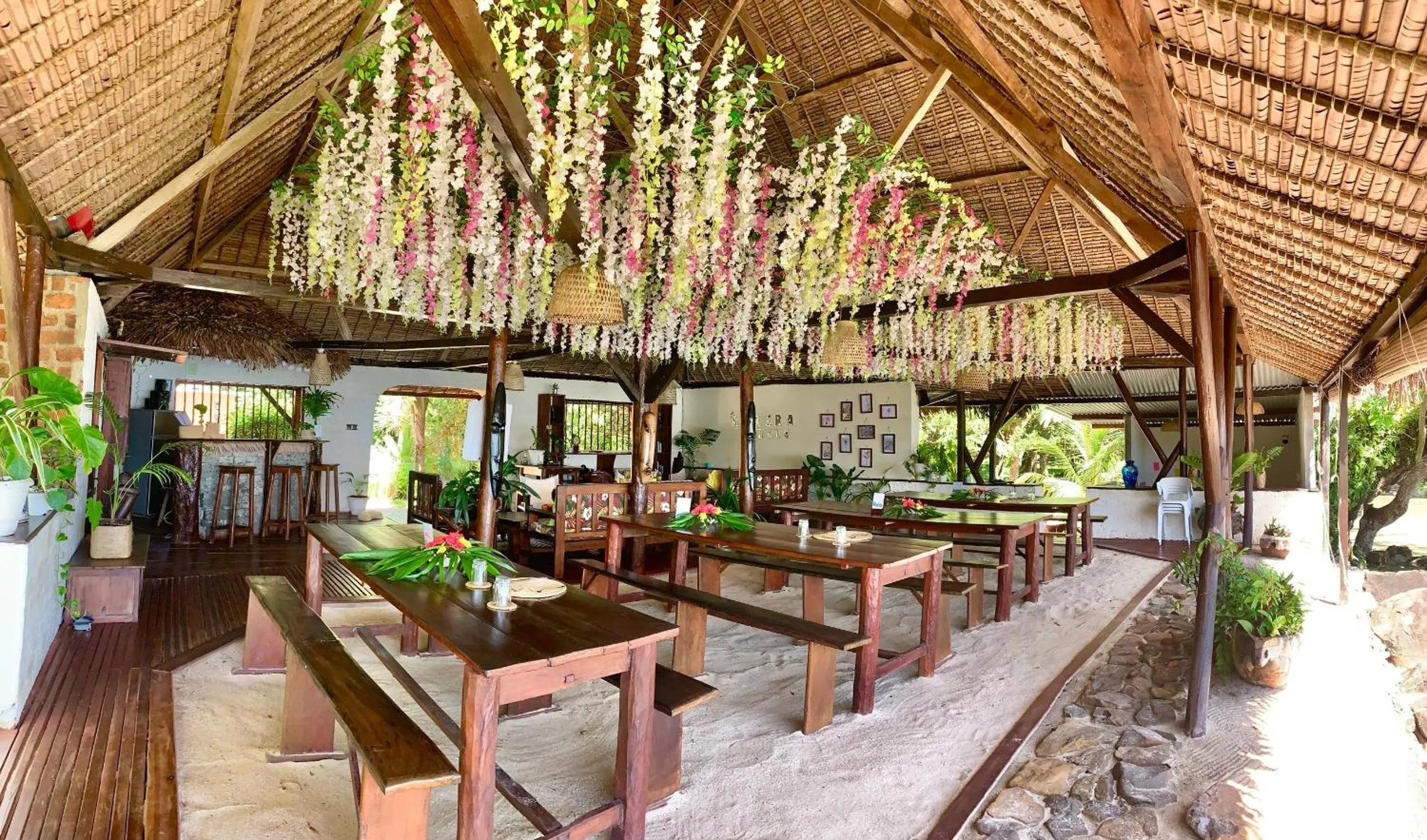 Restaurant/places to eat in Aurora Lodge