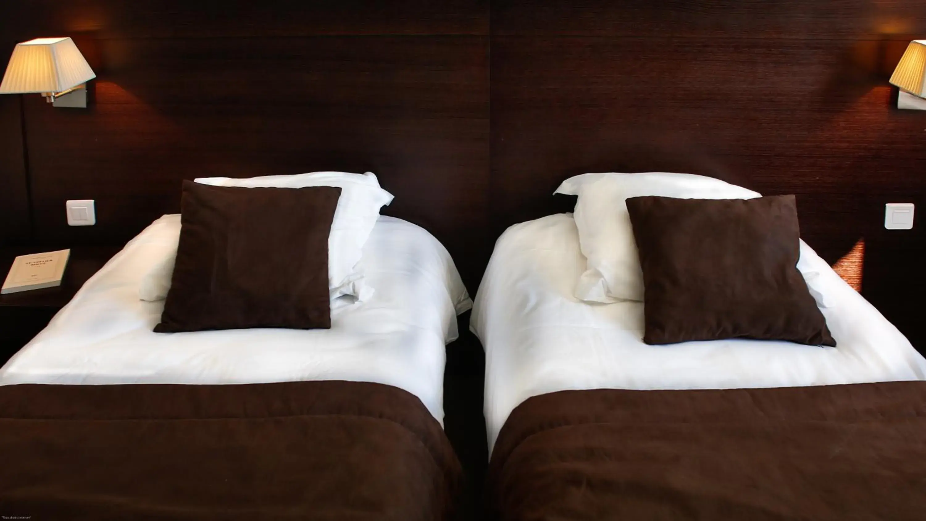 Twin Room with Harbor View - single occupancy in Le Port de Decize Twin Room with Harbor View - single occupancy in Le Port de Decize