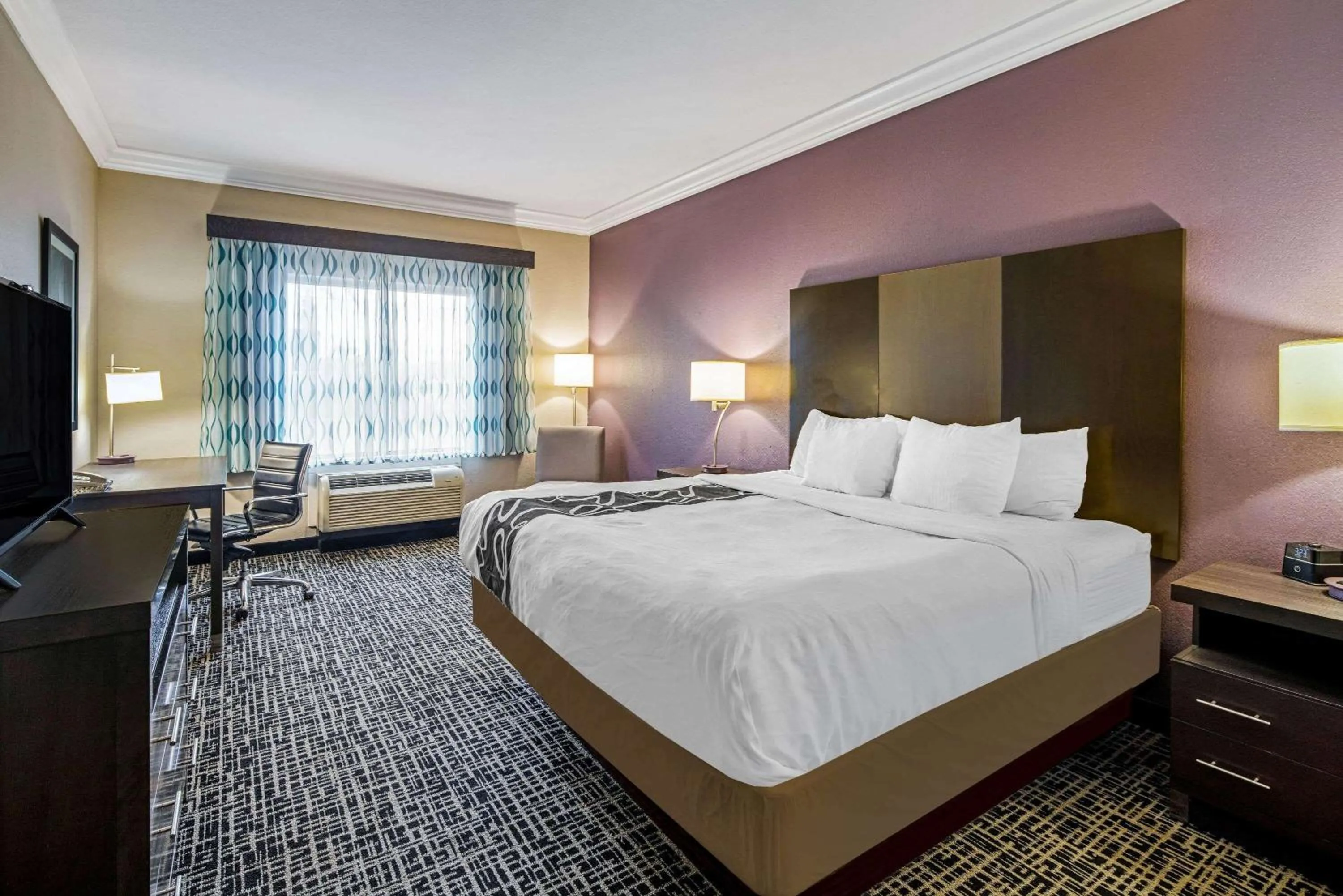 Photo of the whole room, Bed in La Quinta by Wyndham Corpus Christi-N Padre Isl.