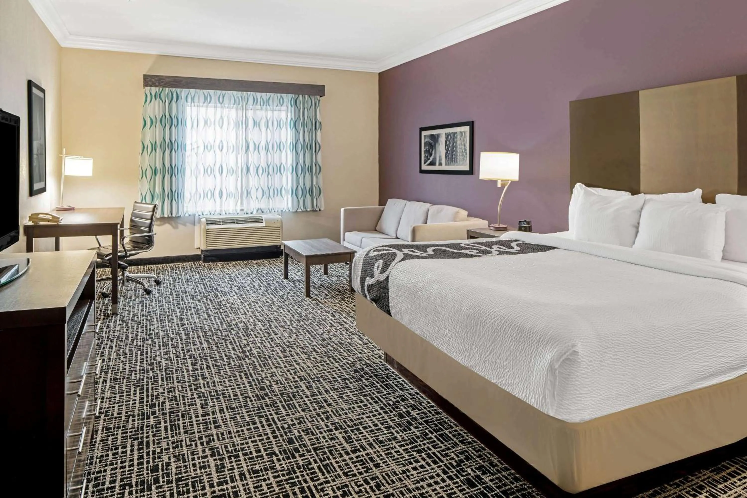 Photo of the whole room, Bed in La Quinta by Wyndham Corpus Christi-N Padre Isl.