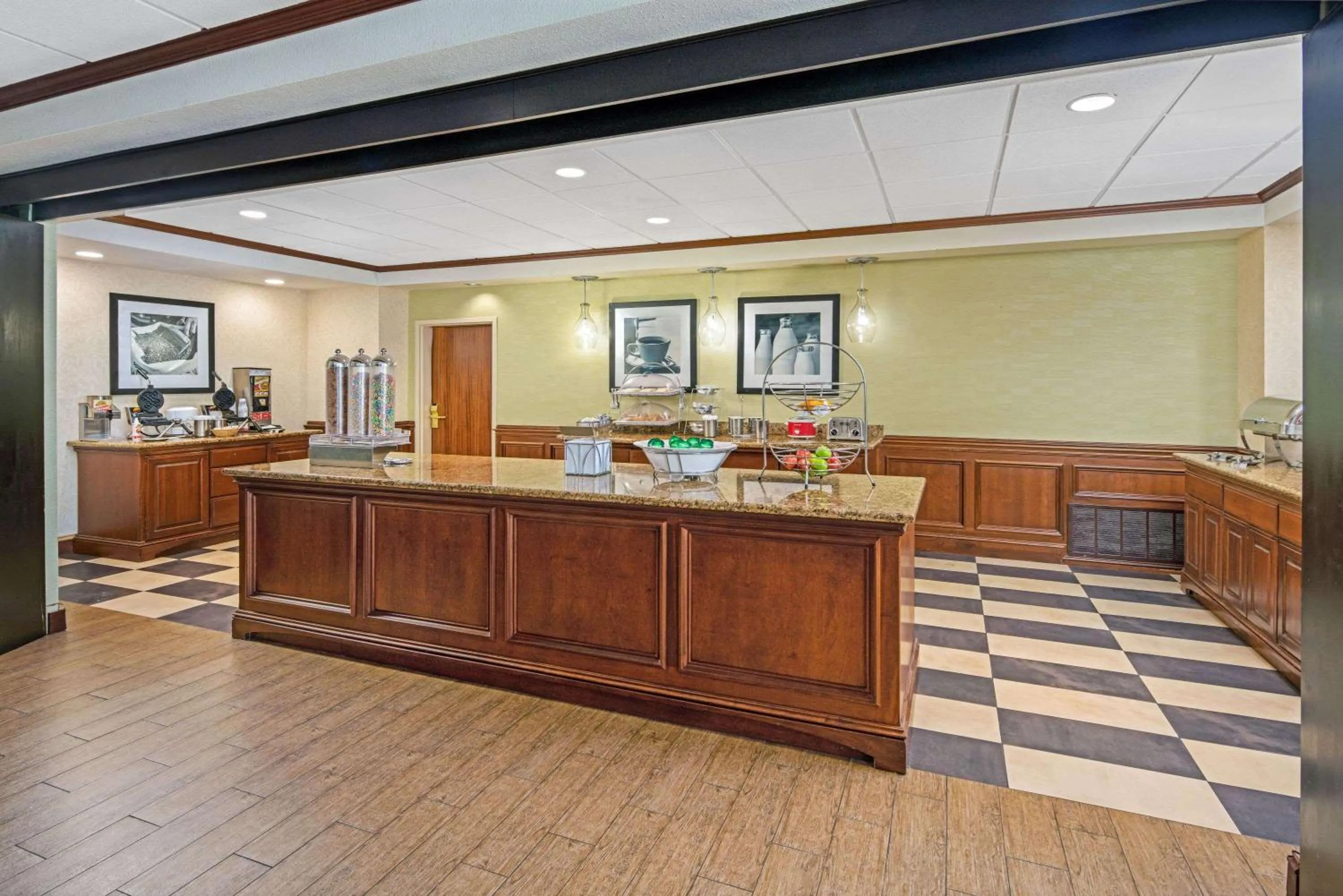 Restaurant/places to eat in La Quinta by Wyndham Corpus Christi-N Padre Isl.