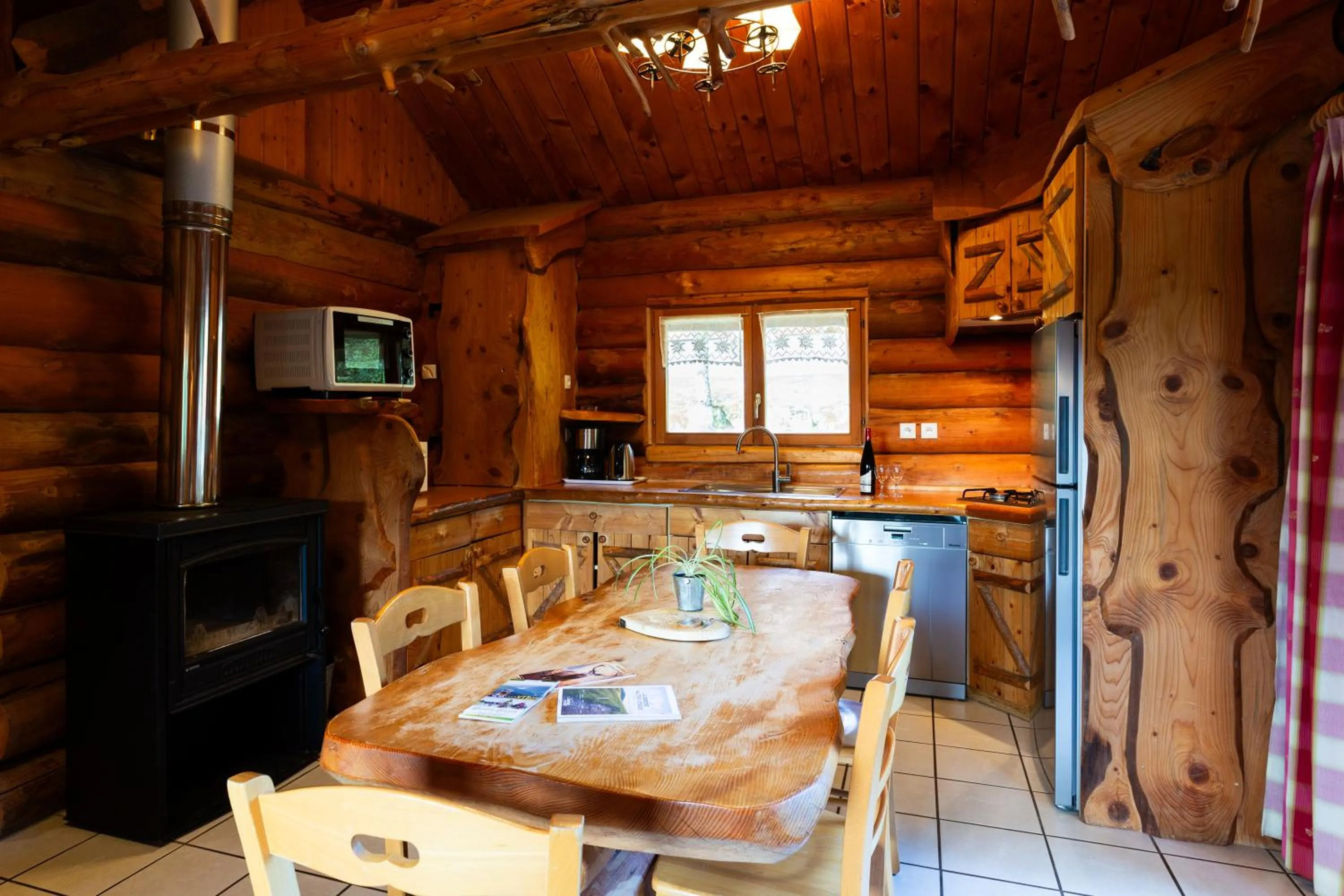 Dining area in Le Couarôge Chalets et Appartements