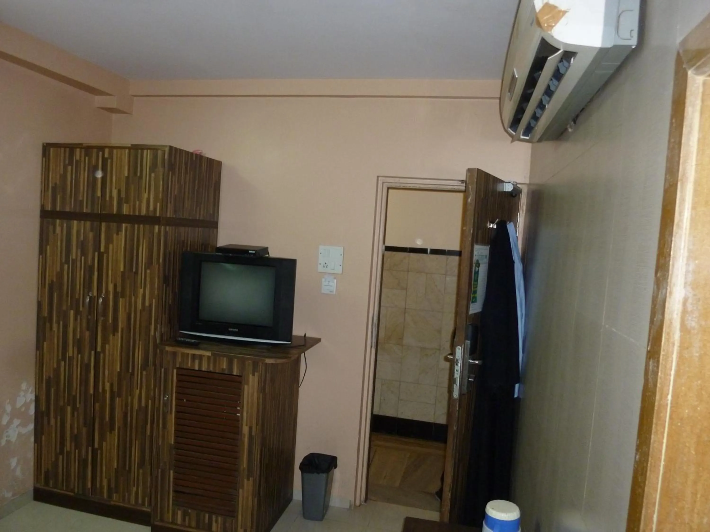 TV and multimedia in Hotel Orient Palace