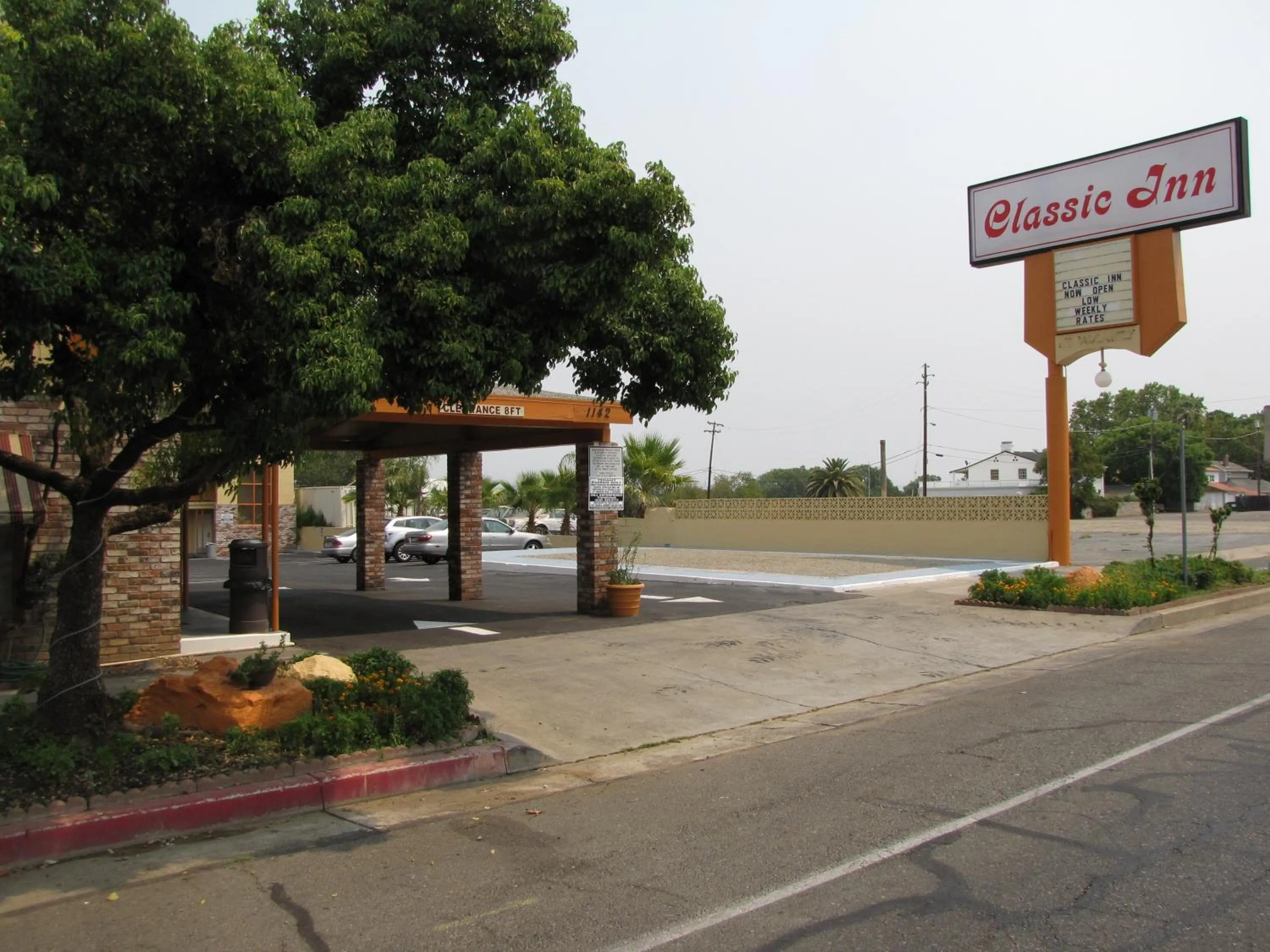 Facade/entrance in Classic Inn