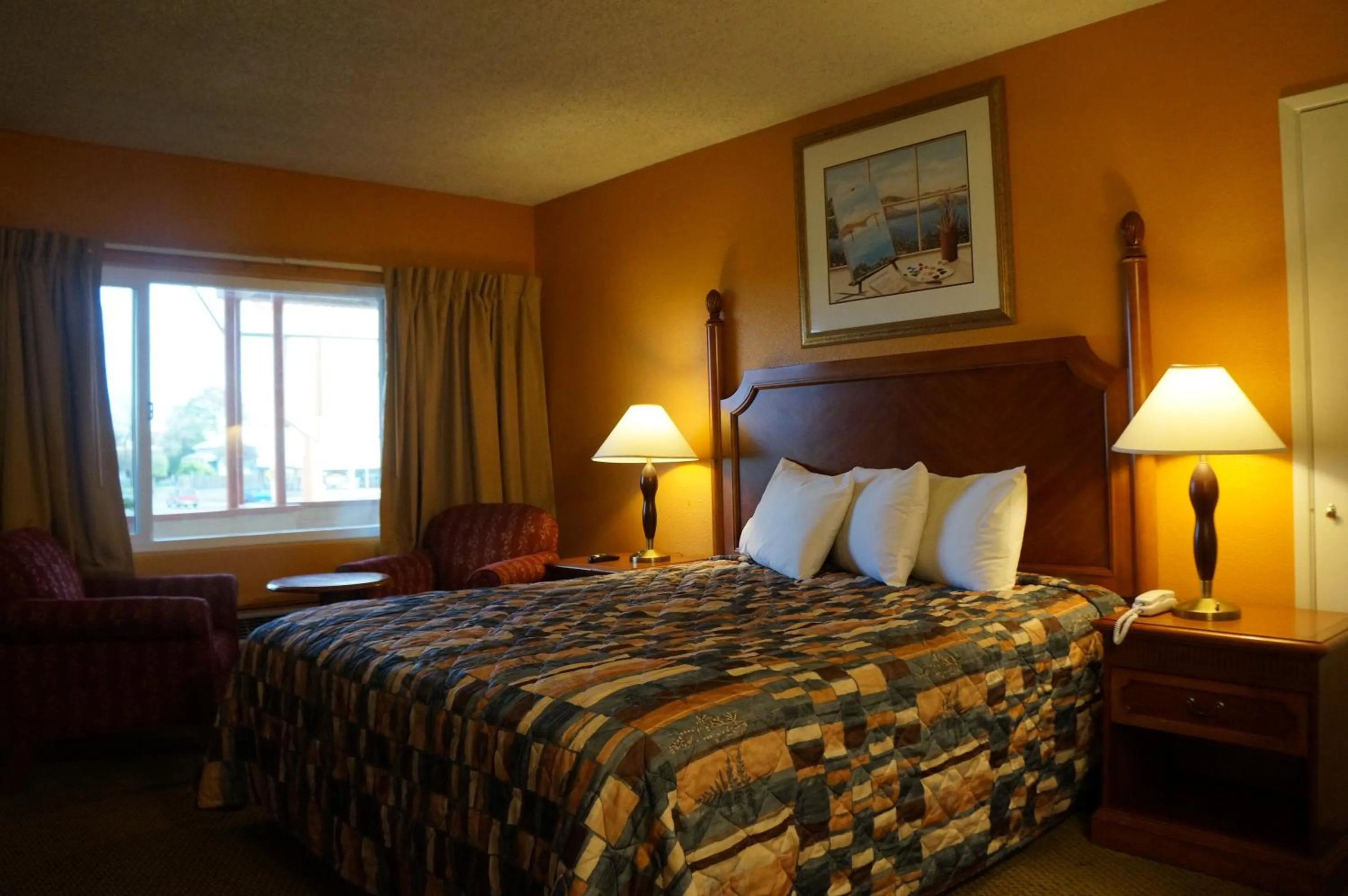 Bedroom, Bed in Classic Inn