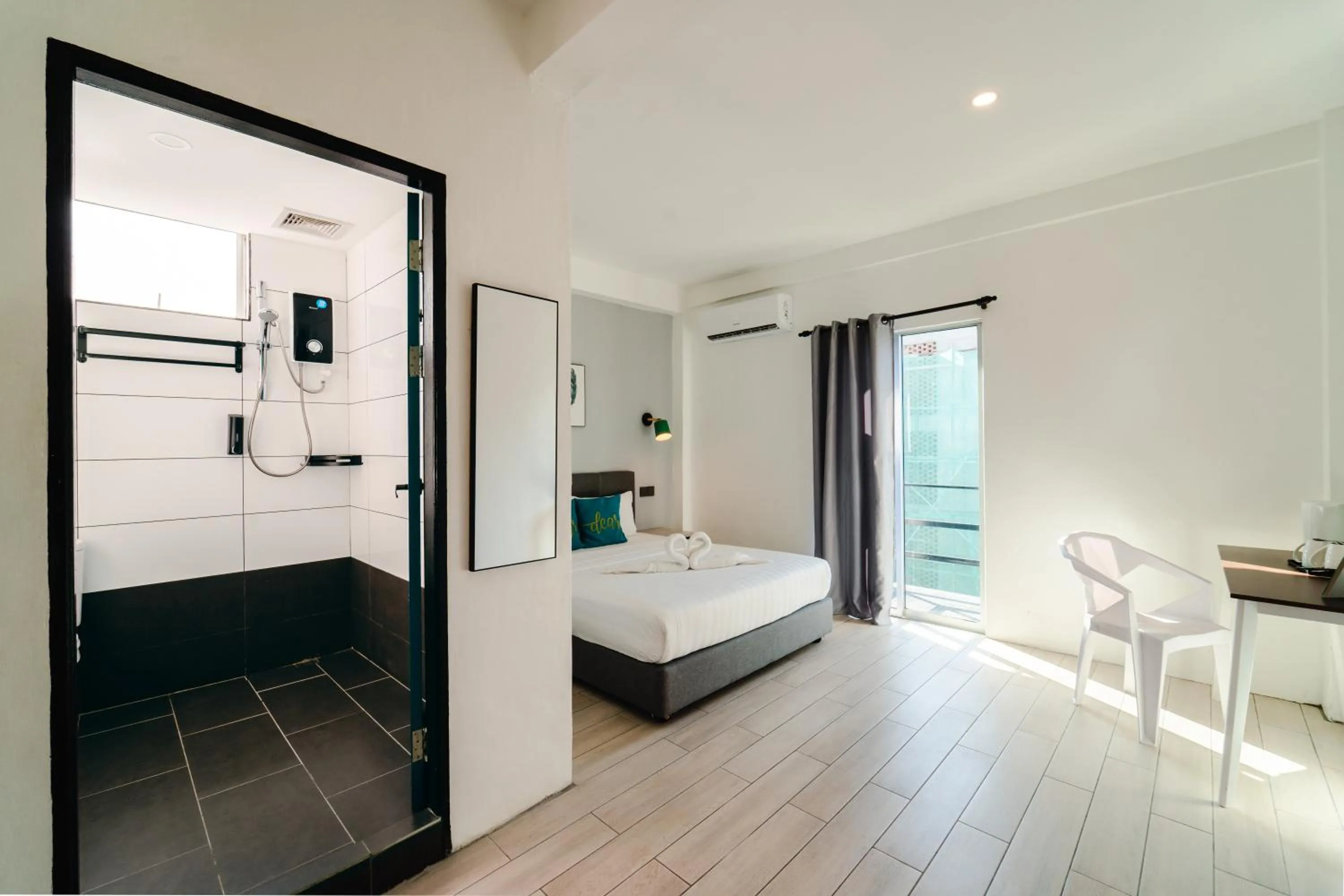 Photo of the whole room, Bed in Perfect Hub Semporna