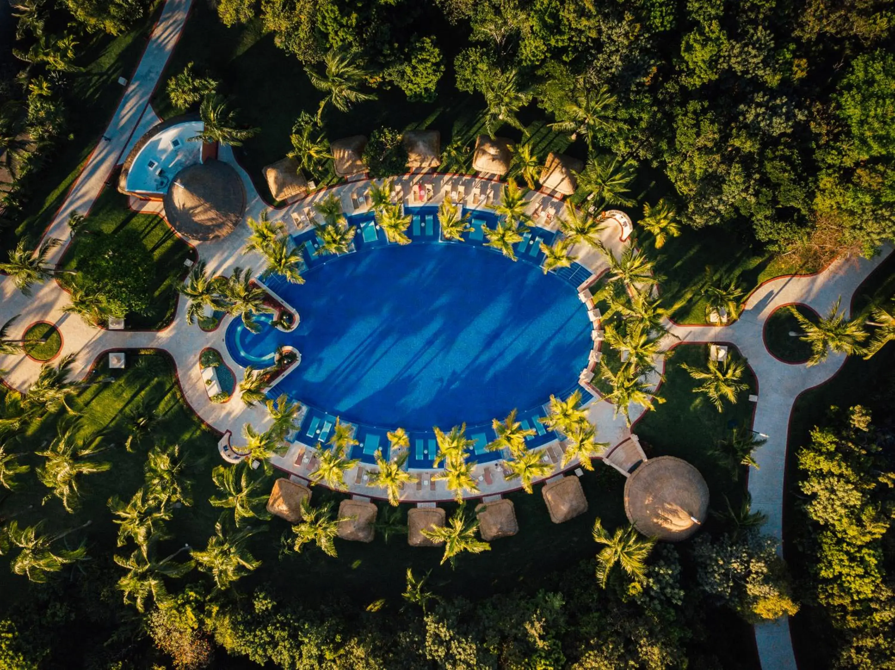 Pool view in Barceló Maya Palace - All Inclusive Pool view in Barceló Maya Palace - All Inclusive