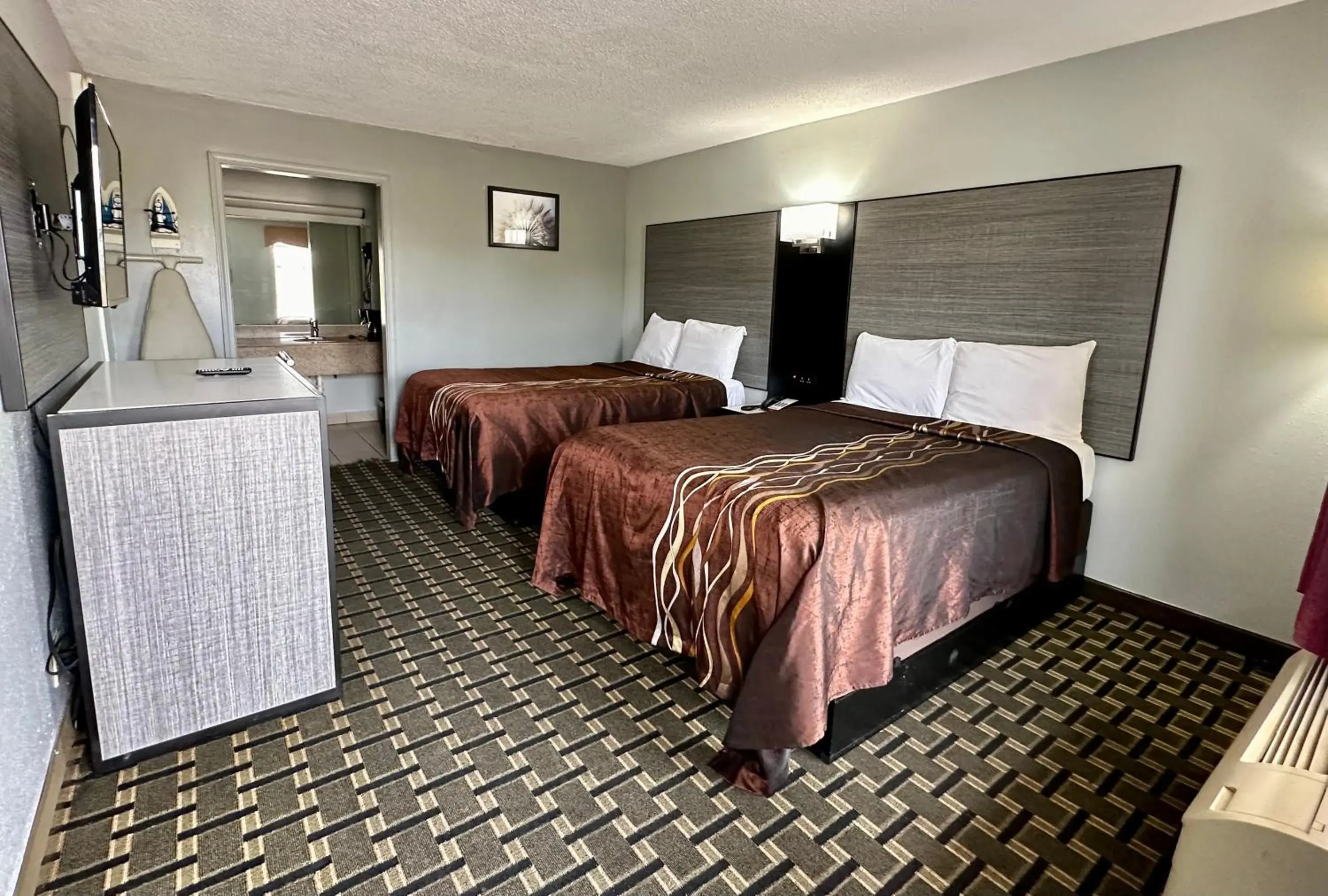 Bed in Red Carpet Inn - Natchez Bed in Red Carpet Inn - Natchez