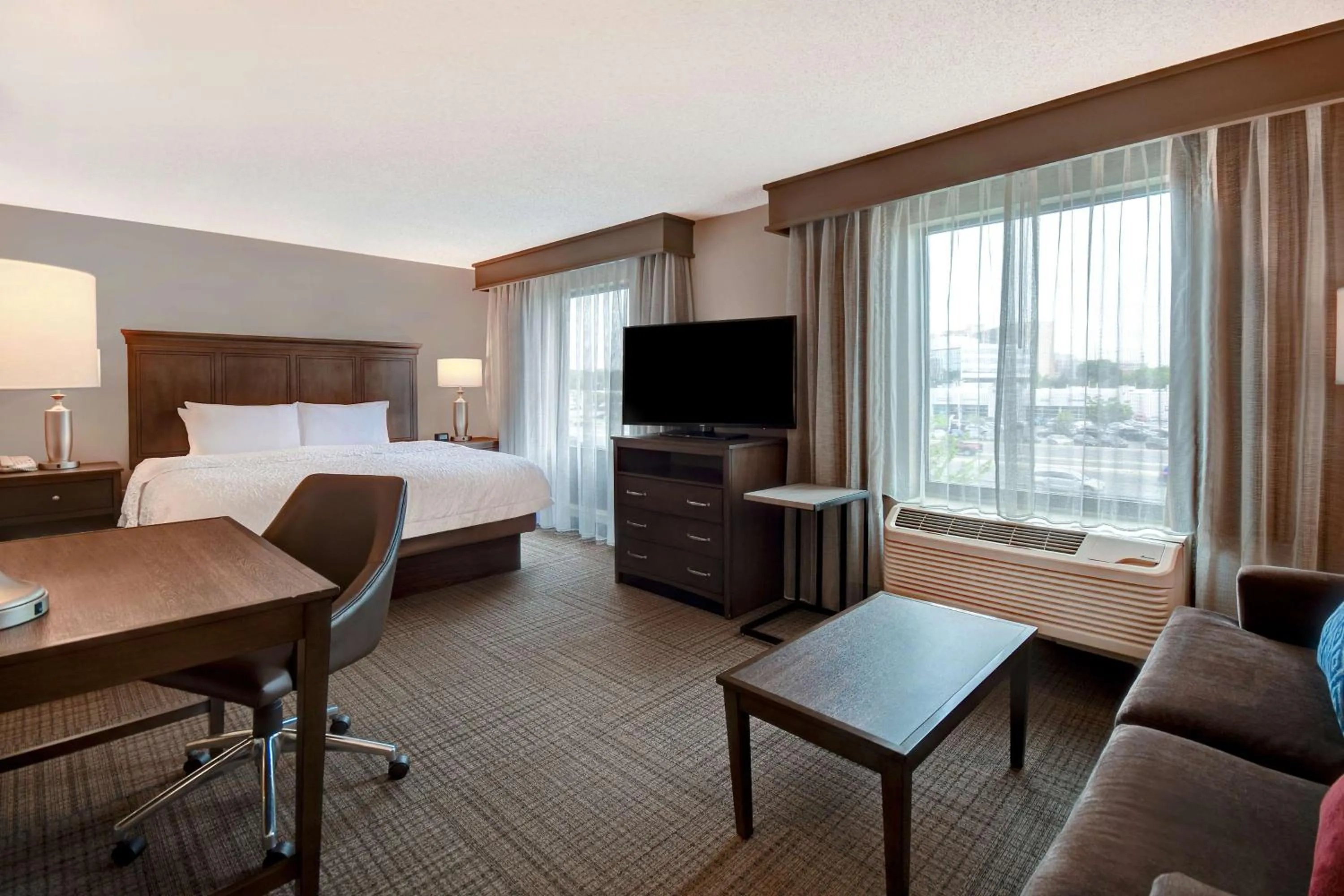 Bedroom, Bed in Hampton Inn & Suites Alexandria Old Town Area South