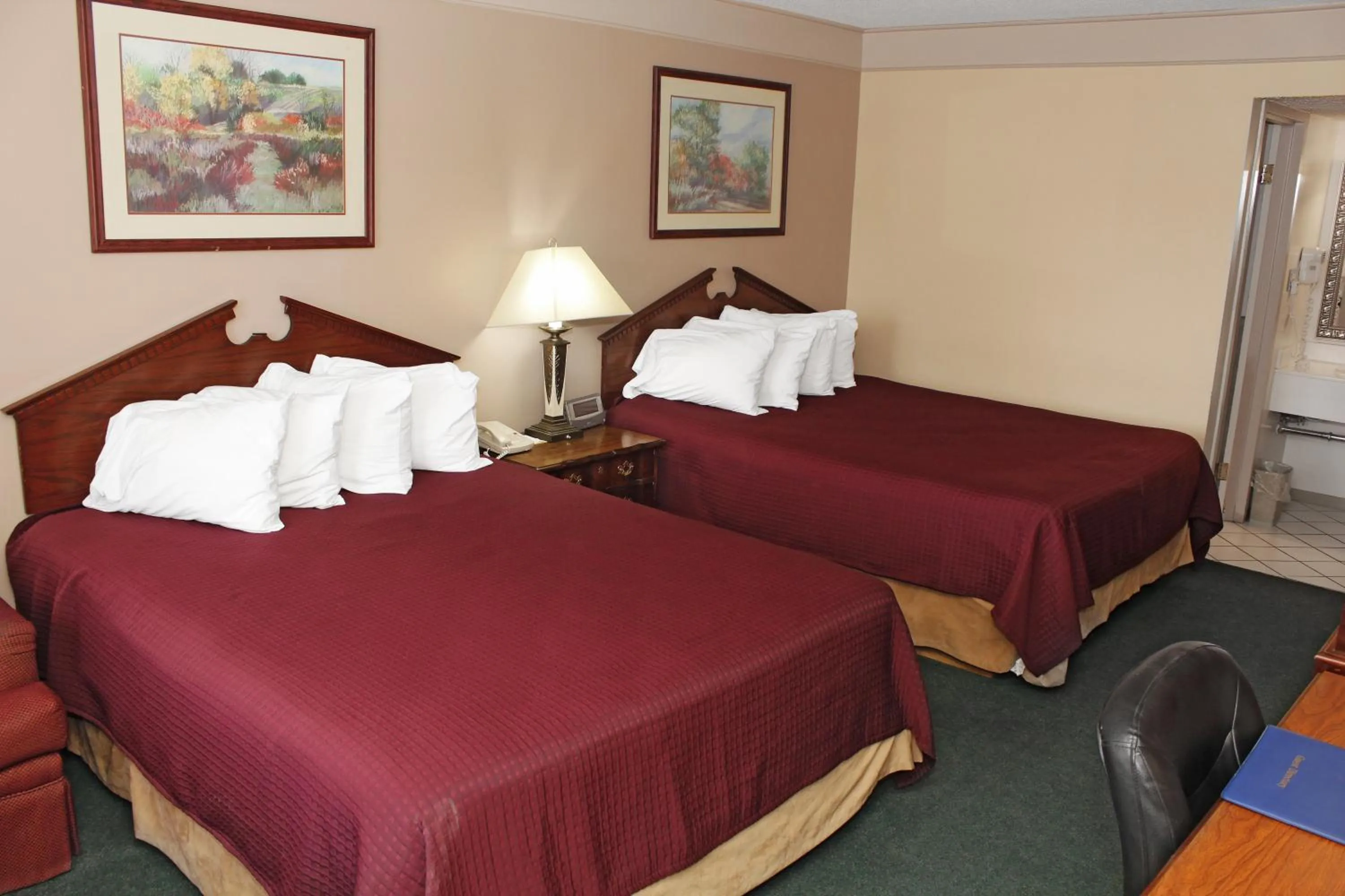 Photo of the whole room, Bed in Days Inn by Wyndham Delta CO