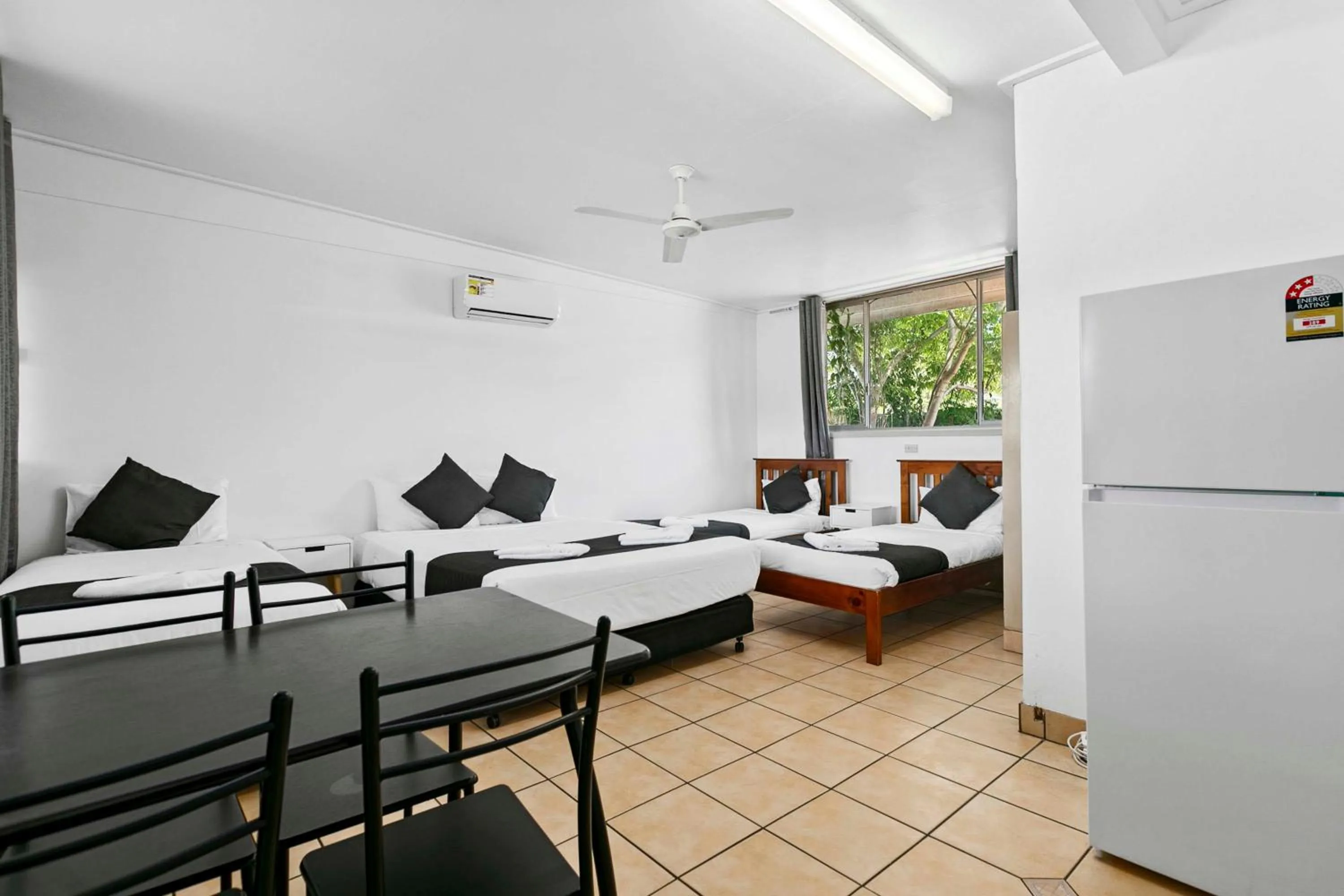 Bed in Maryborough City Motel