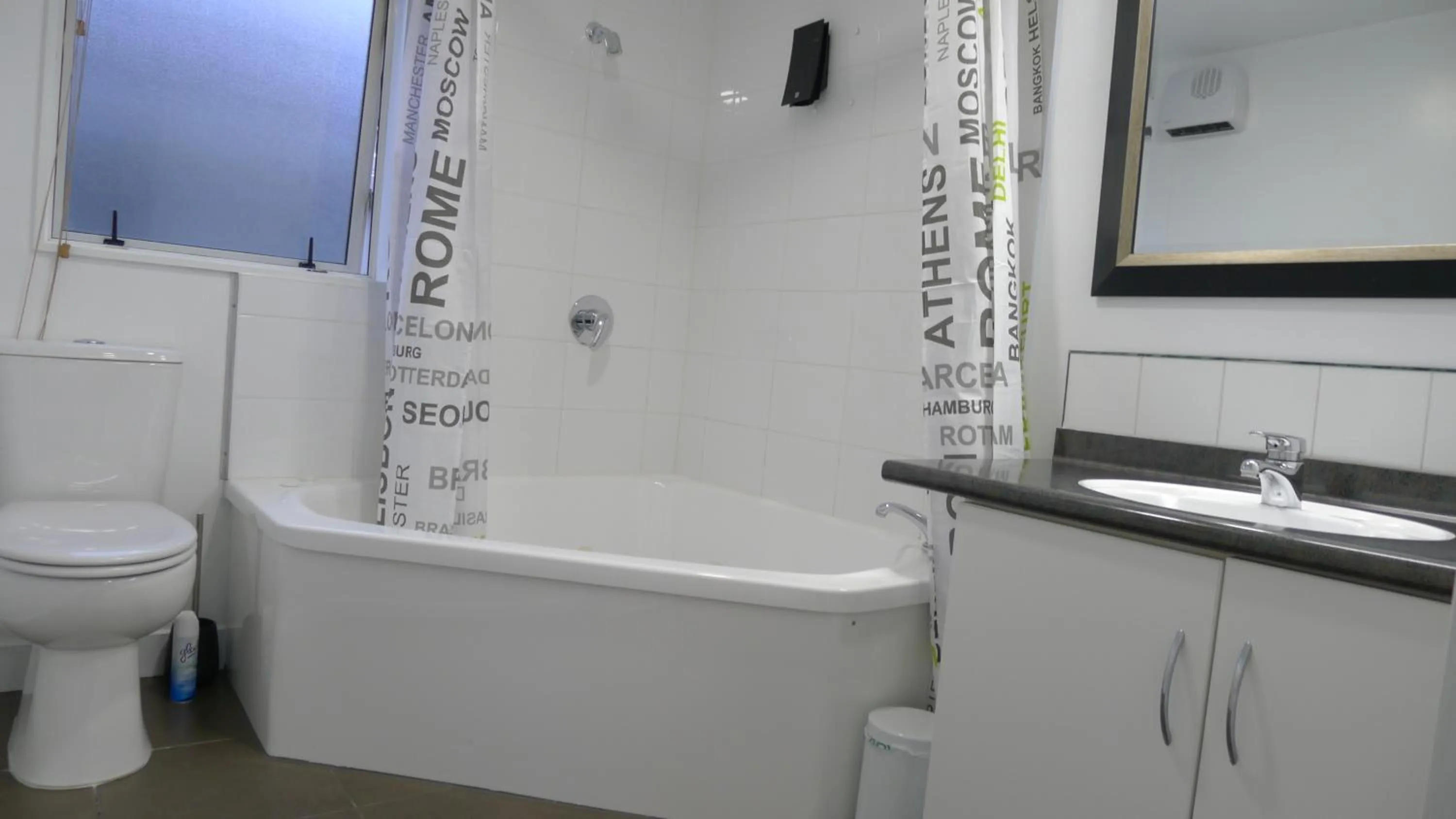 Shower in Lugano Motor Lodge