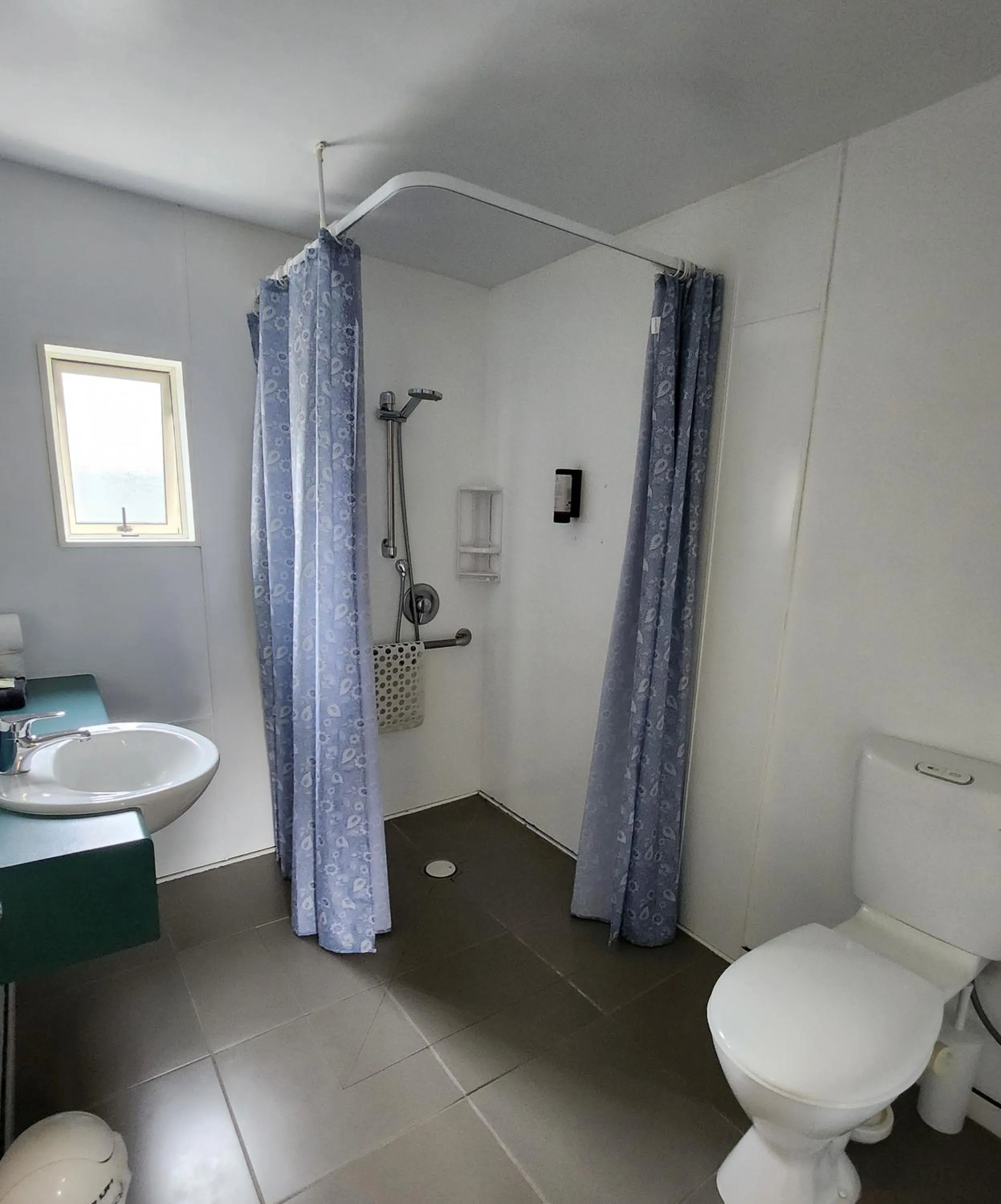 Shower in Lugano Motor Lodge