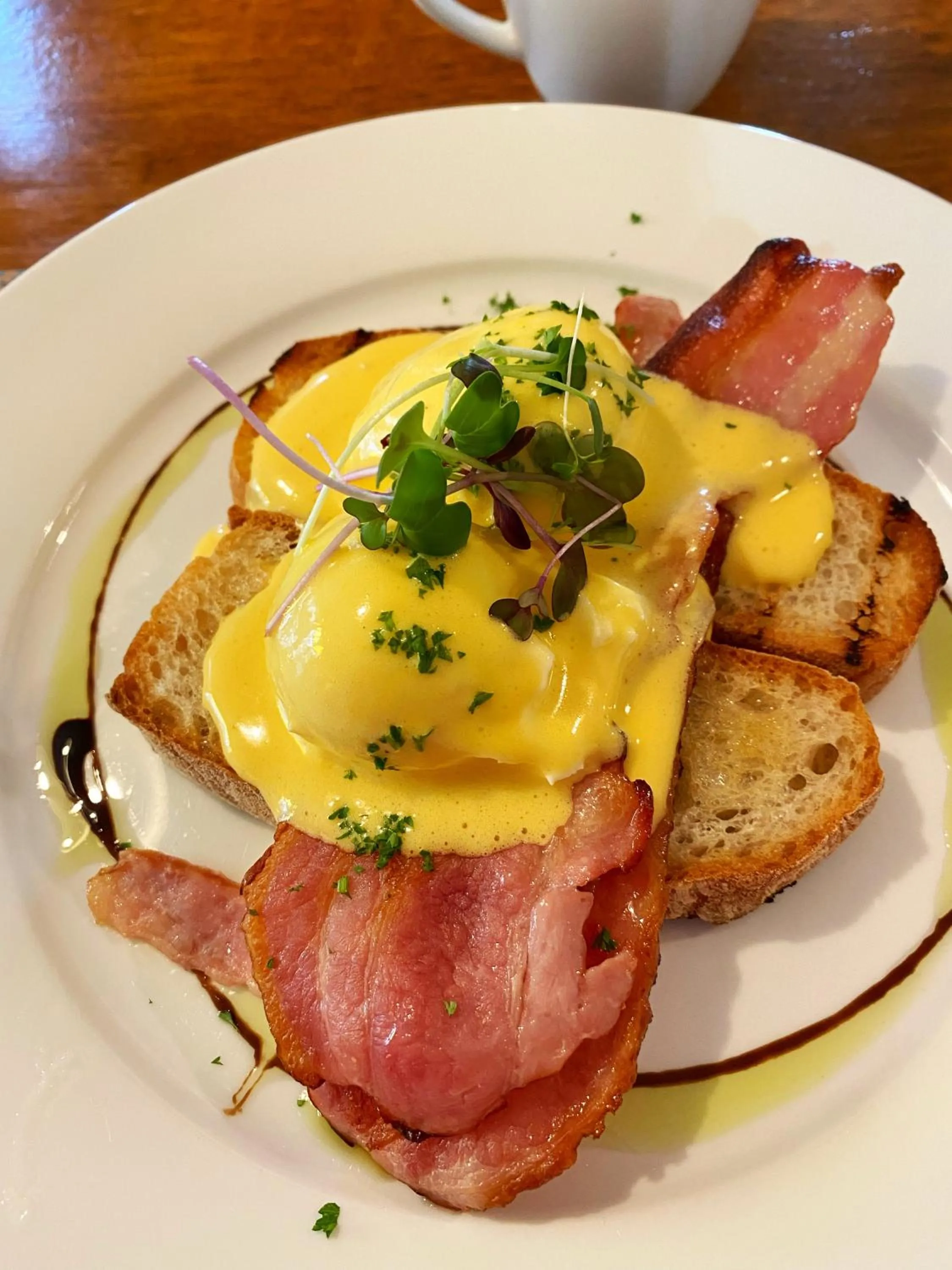Breakfast in Nikau Lodge