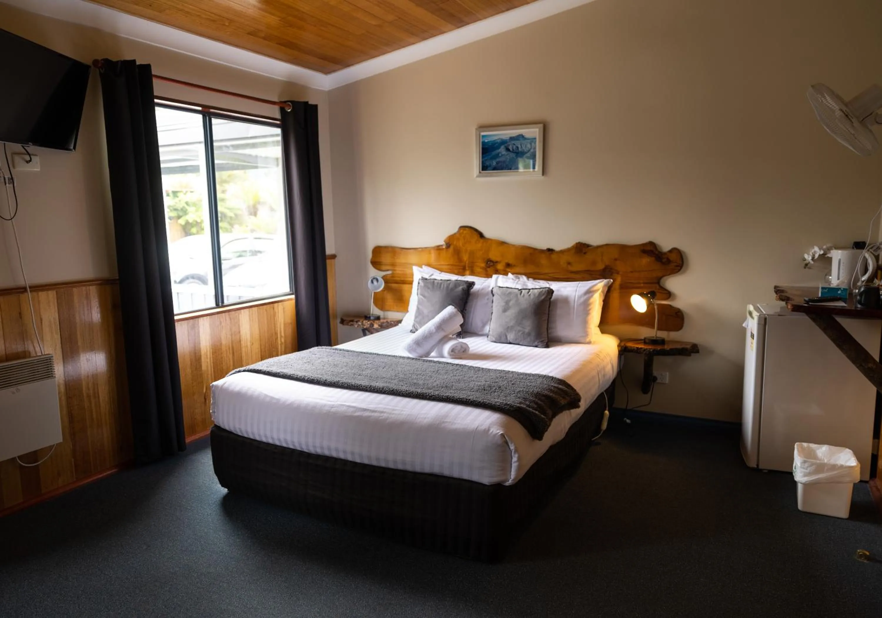 Bedroom, Bed in Tullah Lakeside Lodge