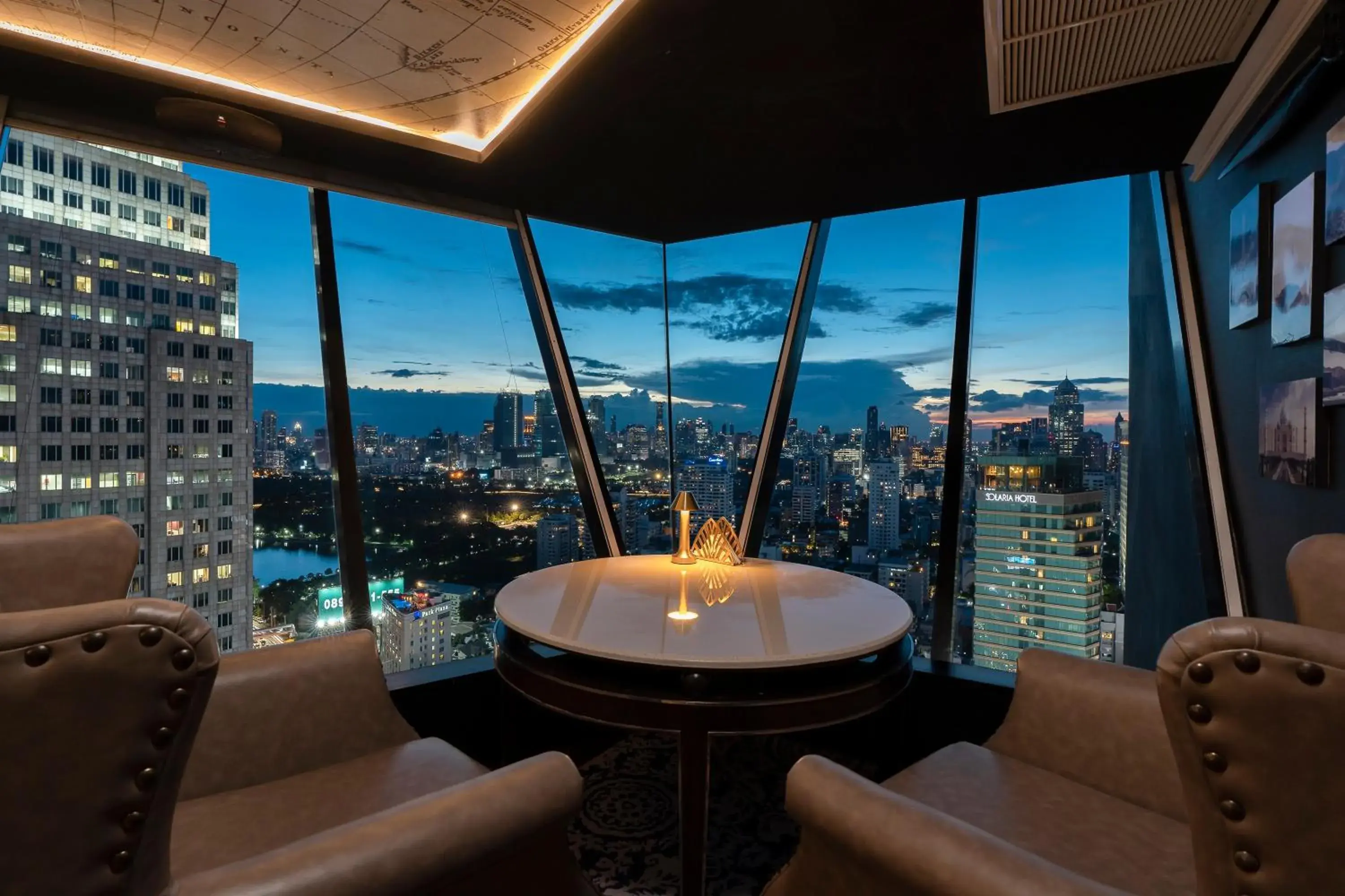 Lounge or bar in The Continent Hotel Sukhumvit - Asok BTS Bangkok Lounge or bar in The Continent Hotel Sukhumvit - Asok BTS Bangkok