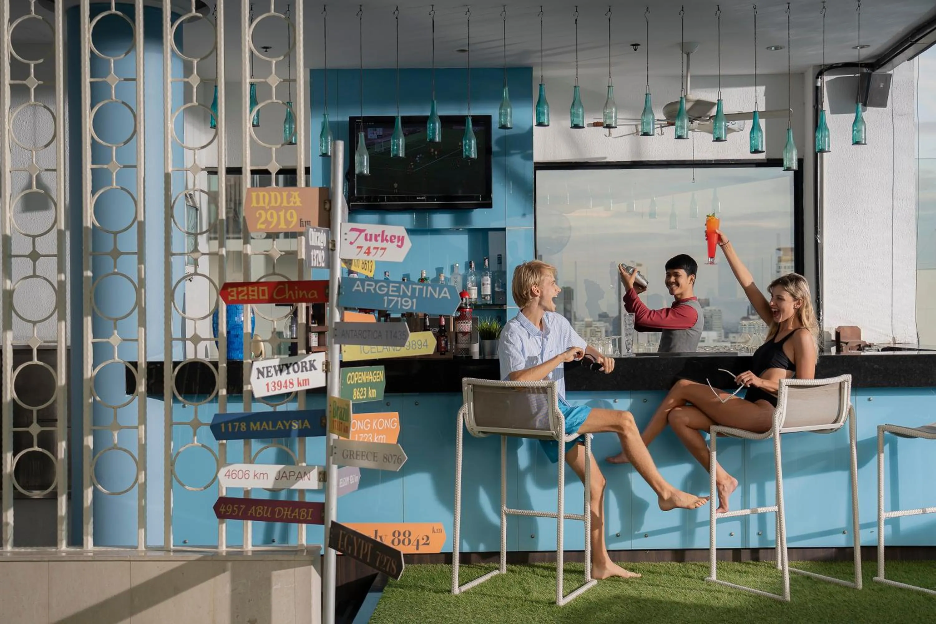 Lounge or bar in The Continent Hotel Sukhumvit - Asok BTS Bangkok