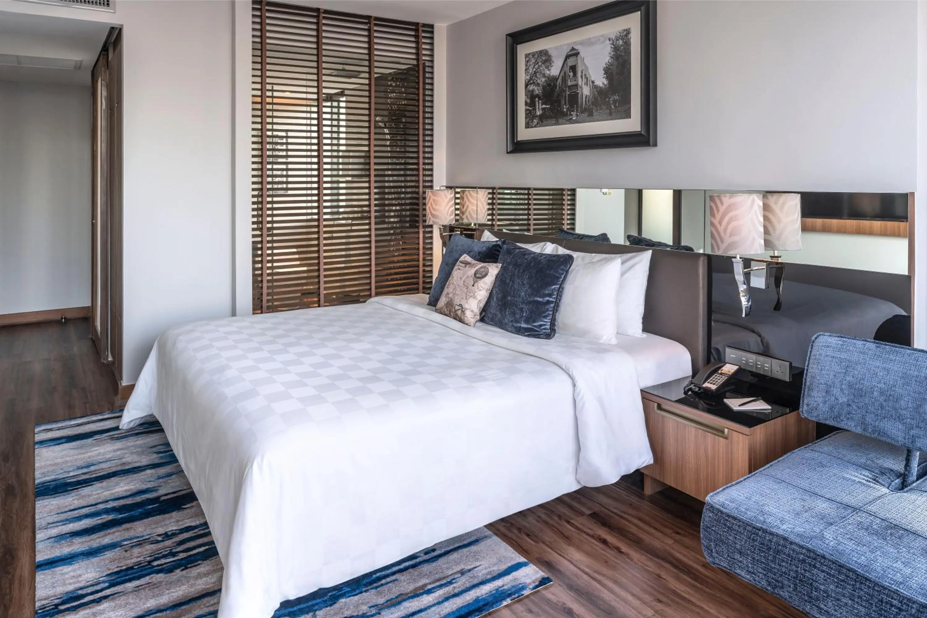 Bedroom, Bed in The Continent Hotel Sukhumvit - Asok BTS Bangkok