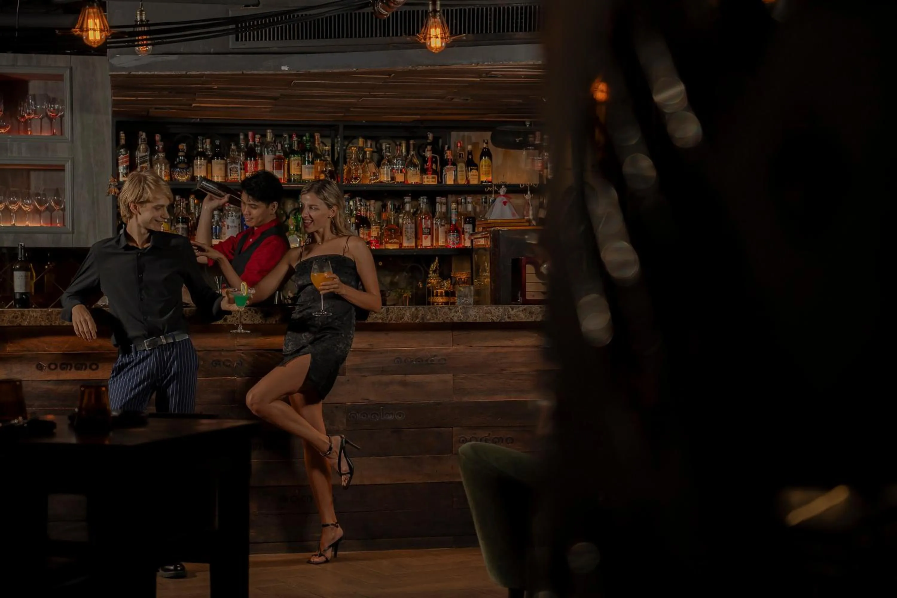 Nightclub / DJ in The Continent Hotel Sukhumvit - Asok BTS Bangkok