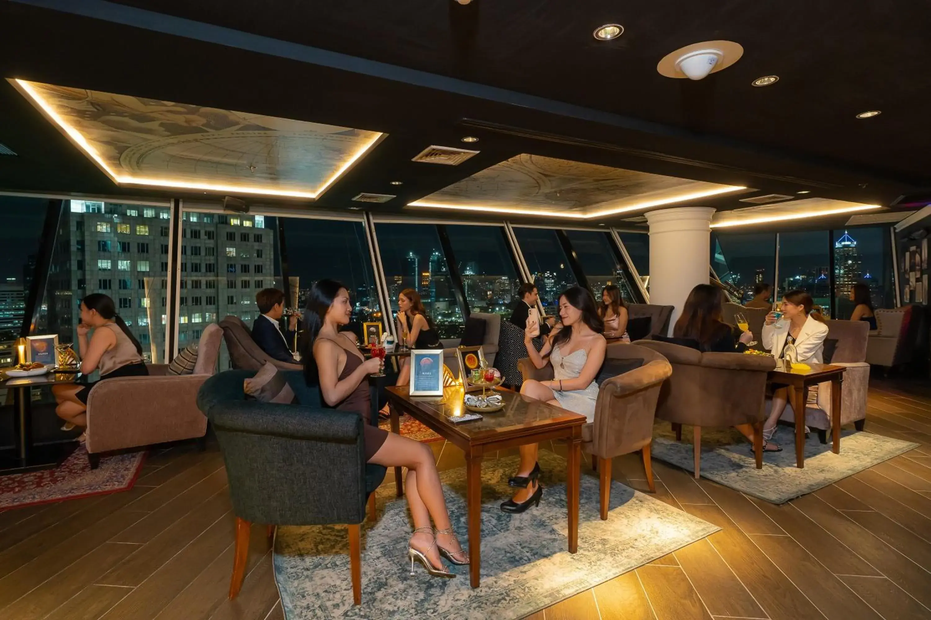 Lounge or bar in The Continent Hotel Sukhumvit - Asok BTS Bangkok Lounge or bar in The Continent Hotel Sukhumvit - Asok BTS Bangkok