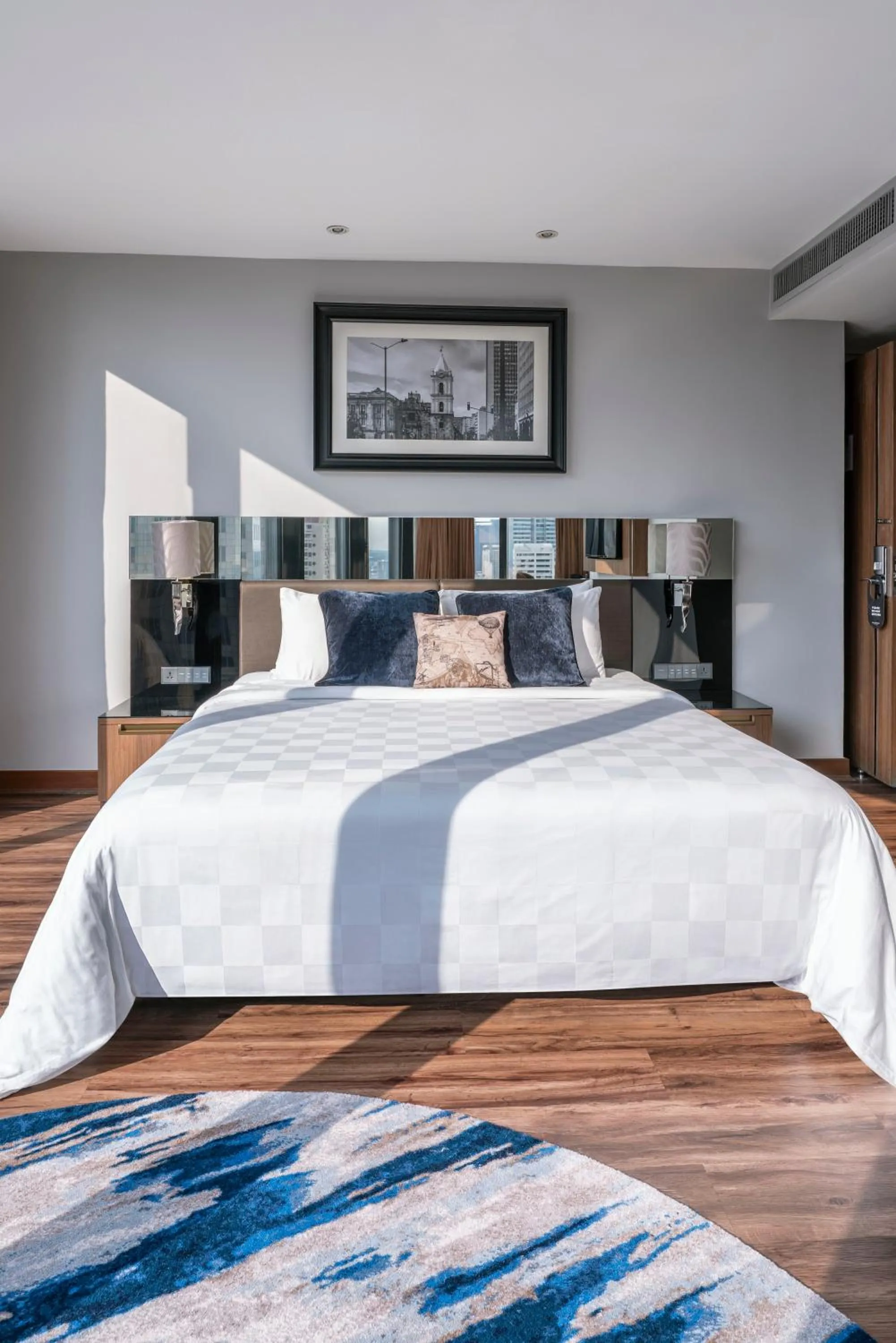 Bedroom, Bed in The Continent Hotel Sukhumvit - Asok BTS Bangkok