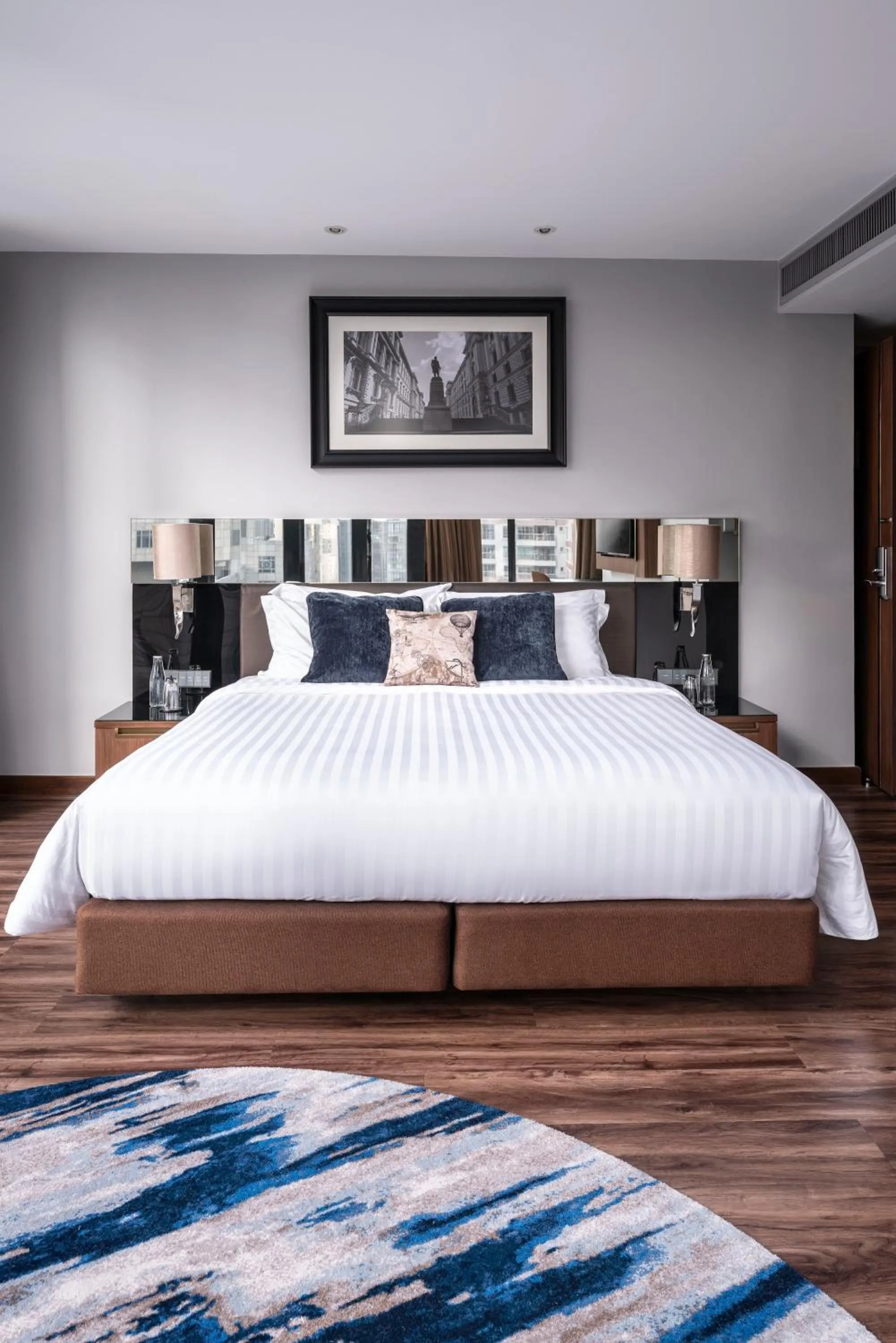 Bedroom, Bed in The Continent Hotel Sukhumvit - Asok BTS Bangkok